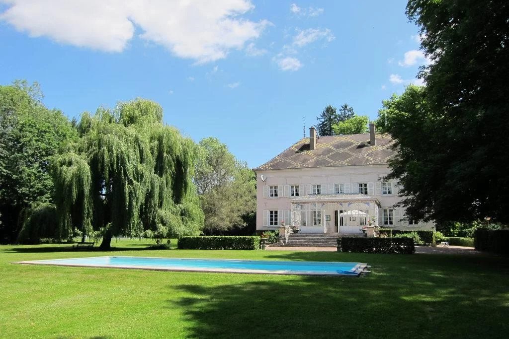 chateaux-manoirs-brazey-en-plaine-piscine