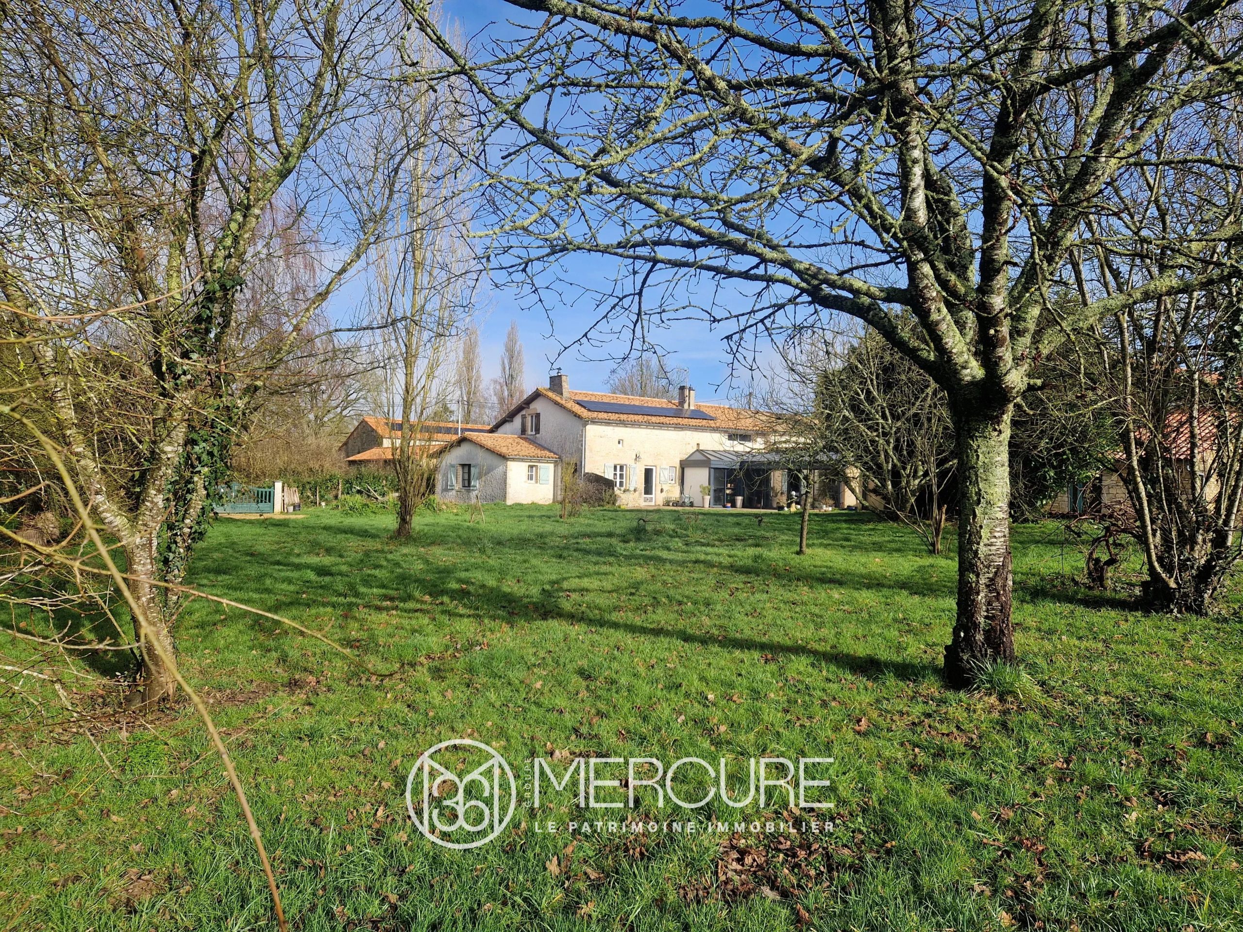 Ancien corps de ferme rénové en pierre sur 1.5 ha - 23401