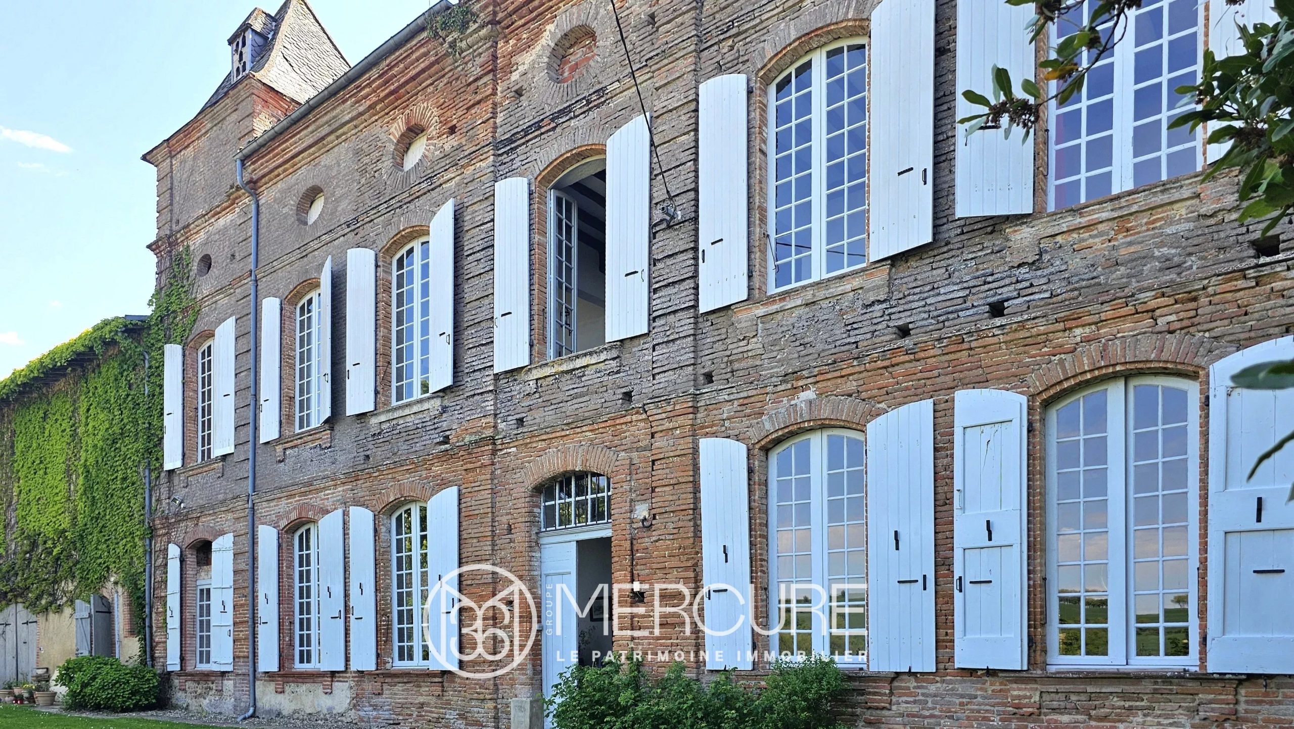 ELEGANTE DEMEURE XVIIe – PARC ET PISCINE - 9345TS