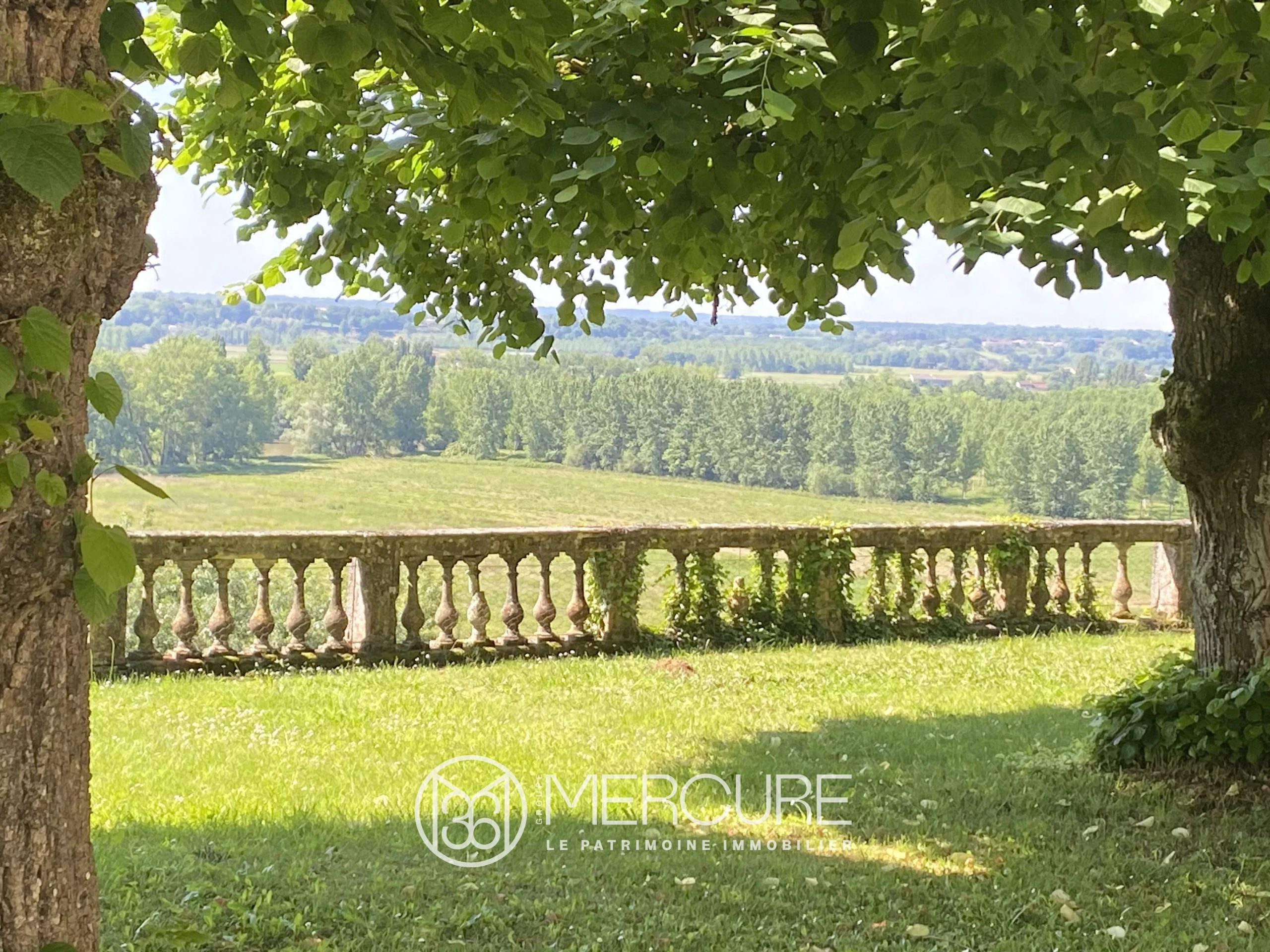 LA REOLE AVEC VUE SUR LA VALLEE DE LA GARONNE - 901058bx