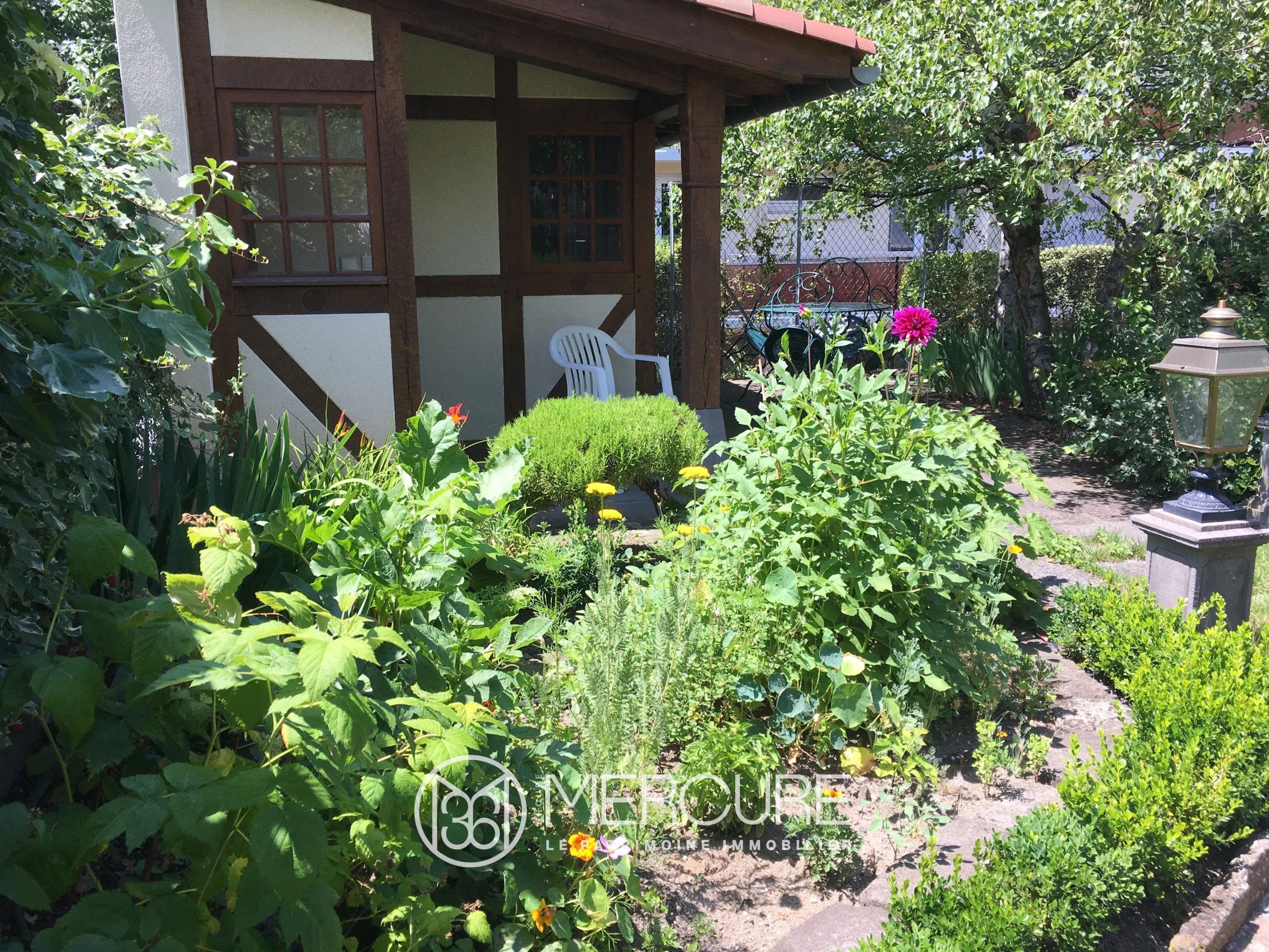 Quartier Marivaux, maison de 245m² avec 6 chambres et appartement indépendant - 21602AU