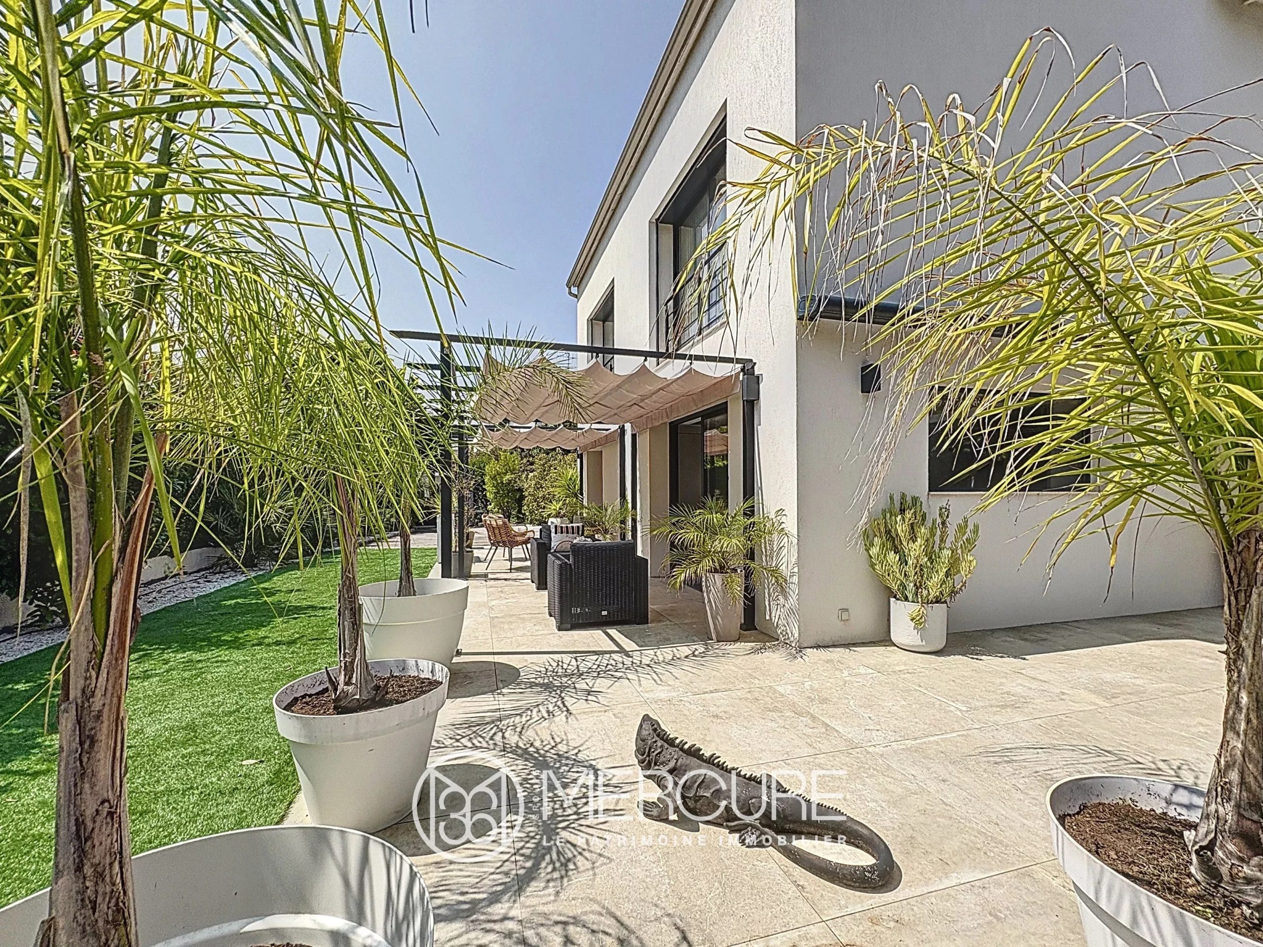 CANNES CITY CENTER – 2 STEPS FROM THE CROISETTE AND THE BEACHES - 21441CA
