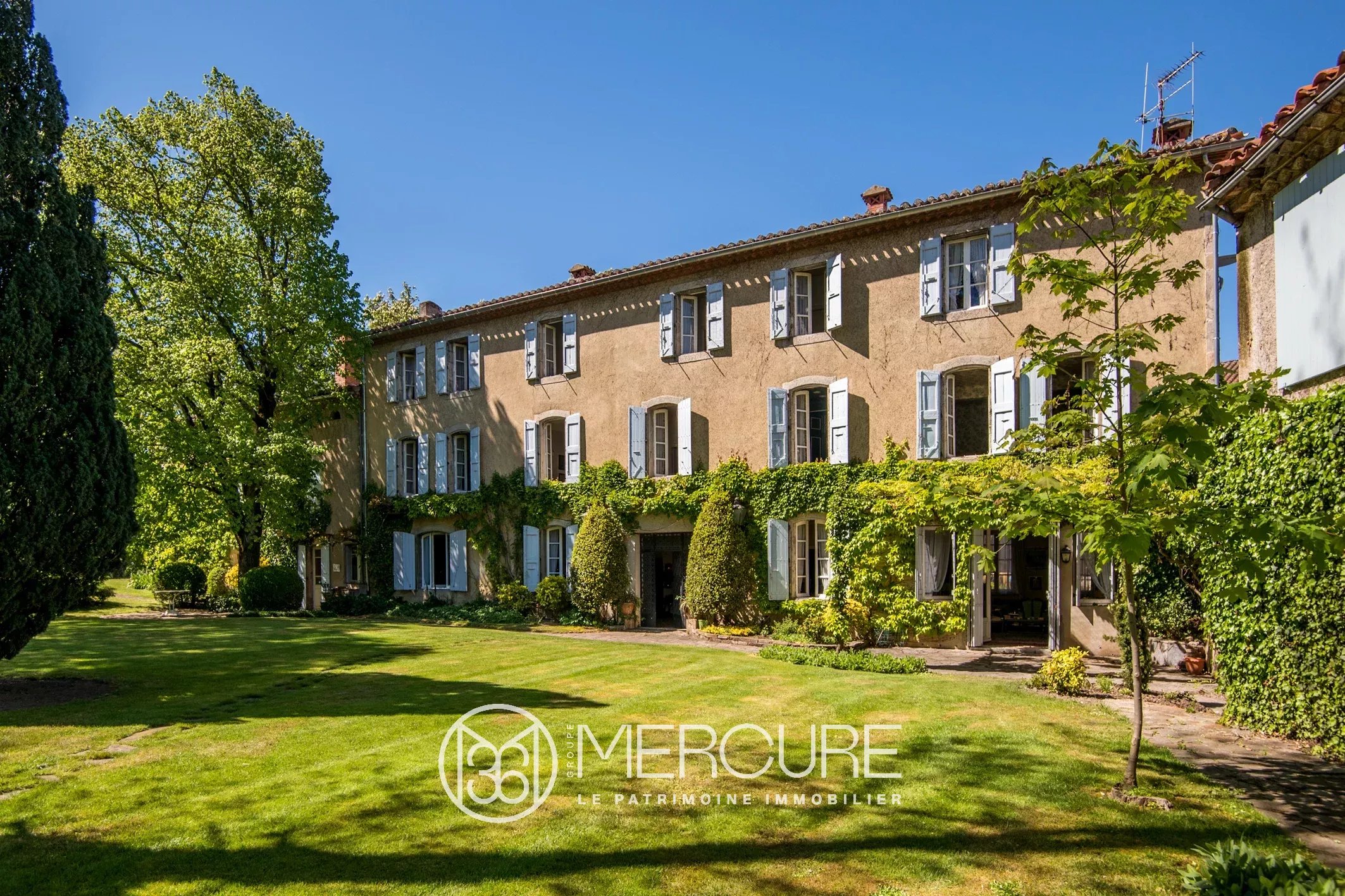 EXCEPTIONNELLE PROPRIETE D&rsquo; 1.2HA EN CENTRE VILLE - 8979TS