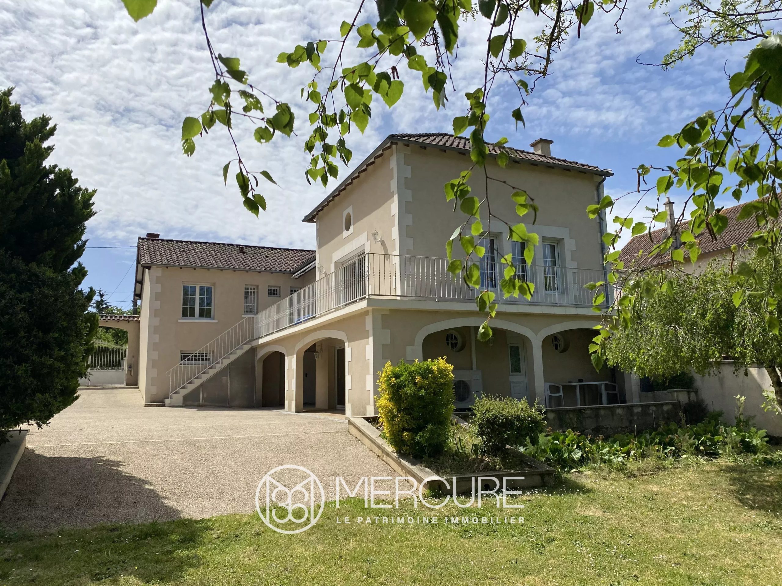 MAISON DE VILLE ET STUDIO INDEPENDANT - 10353po