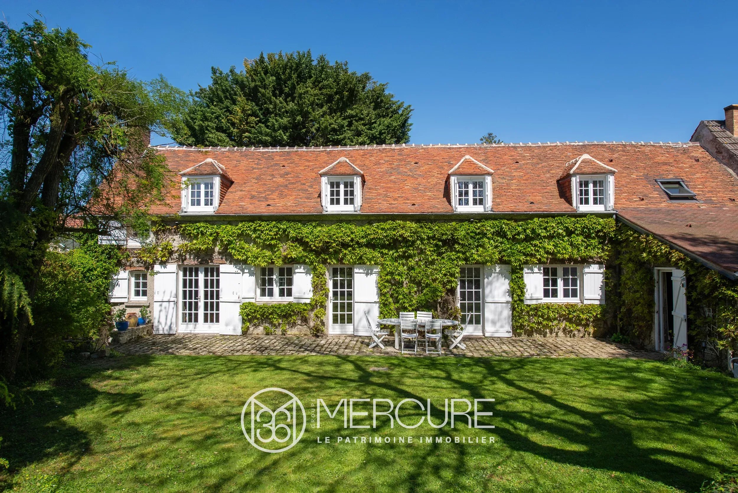OISE – MAISON DE PAYS DANS UN JARDIN CLOS DE 2800M² - 80639PI