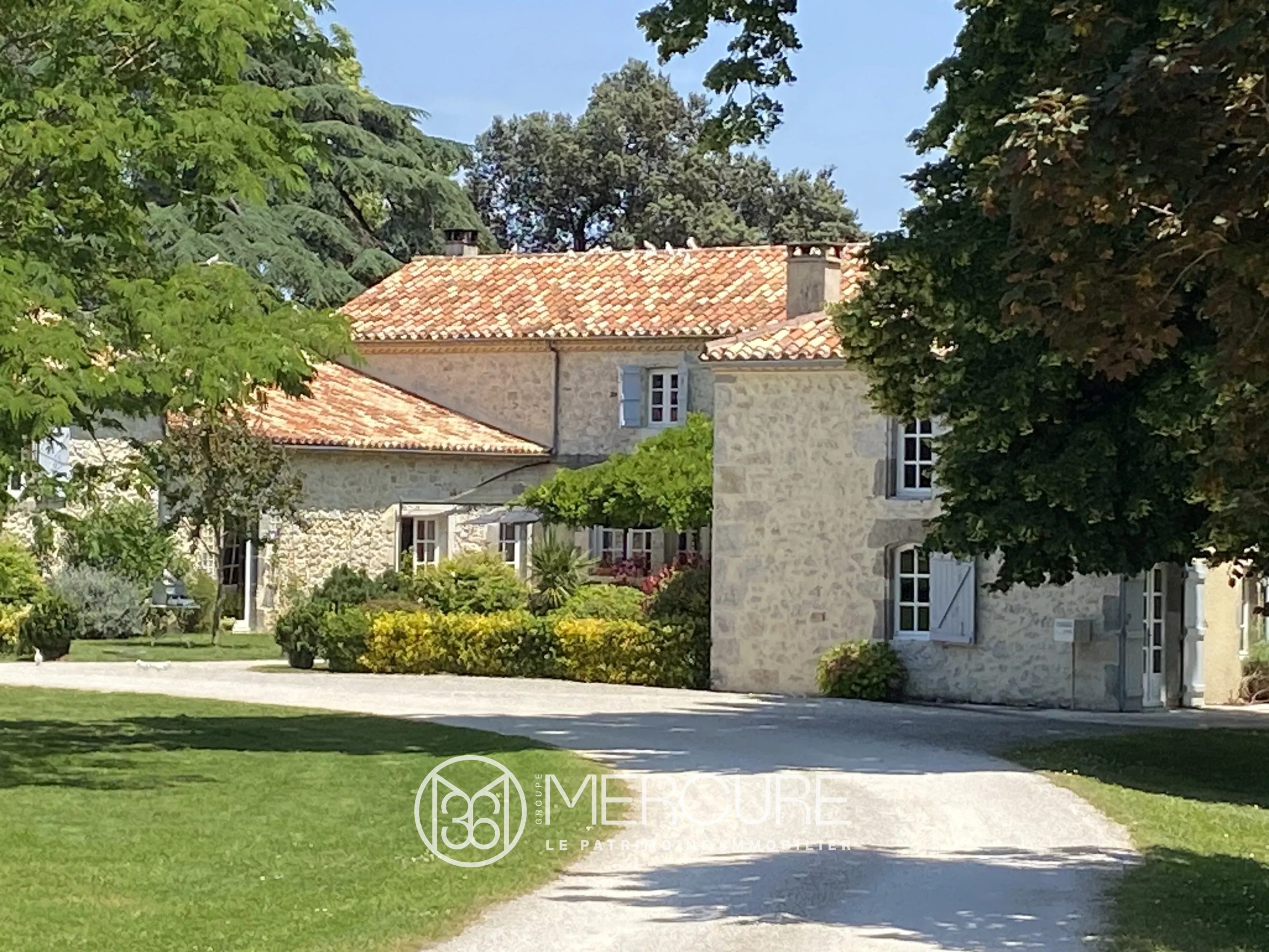 An Estate Ready for Its Next Chapter - 901103bx