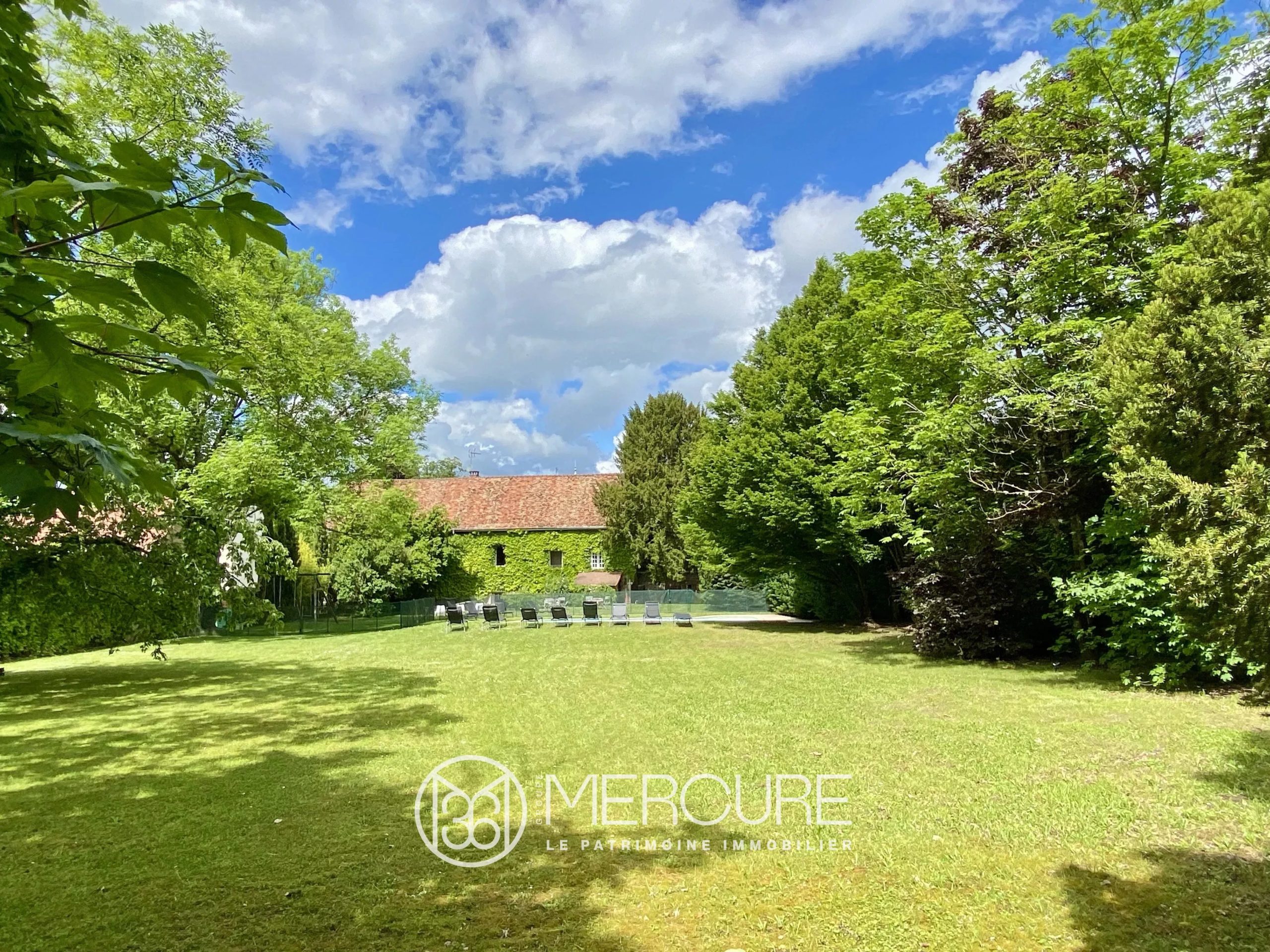 Deux maisons en miroir dans village de vignerons avec jardin et piscine - 21199VA