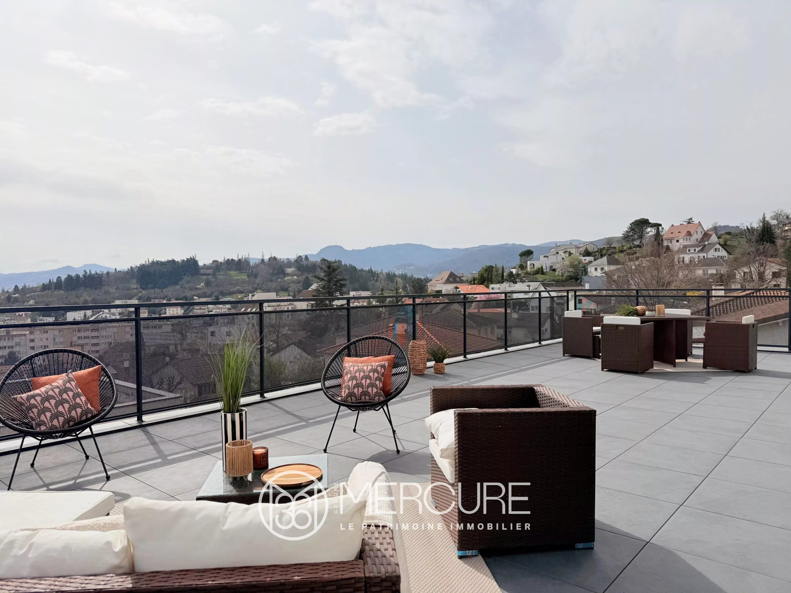 Maison contemporaine de 2023, 4 ch, 258m2, vue panoramique, garage 80m2, 10min Place Gaillard - 21526AU