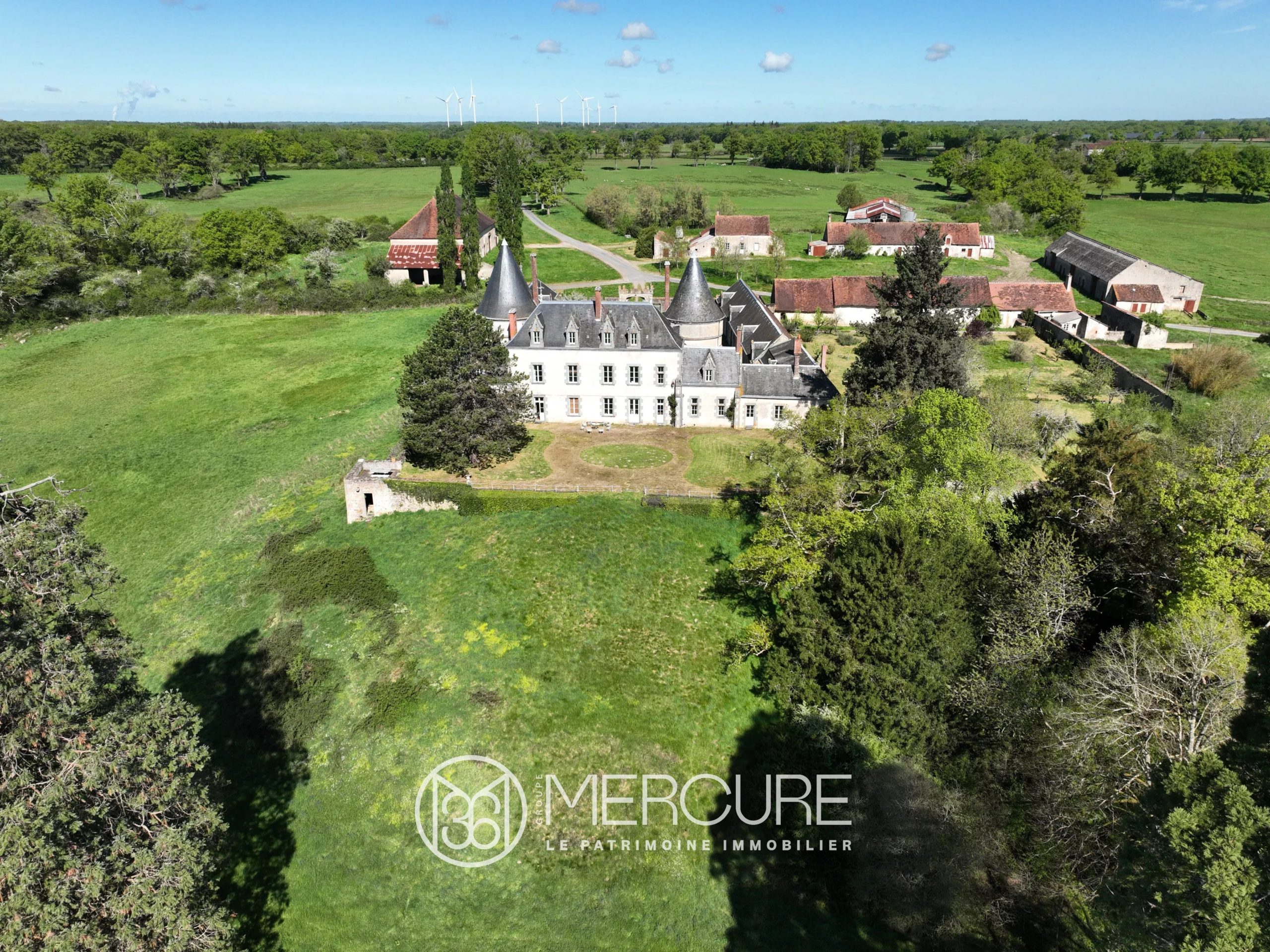 Château d’exception des XVᵉ–XVIᵉ siècles, remanié au XIXᵉ – Domaine de 108 hectares - 10344PO
