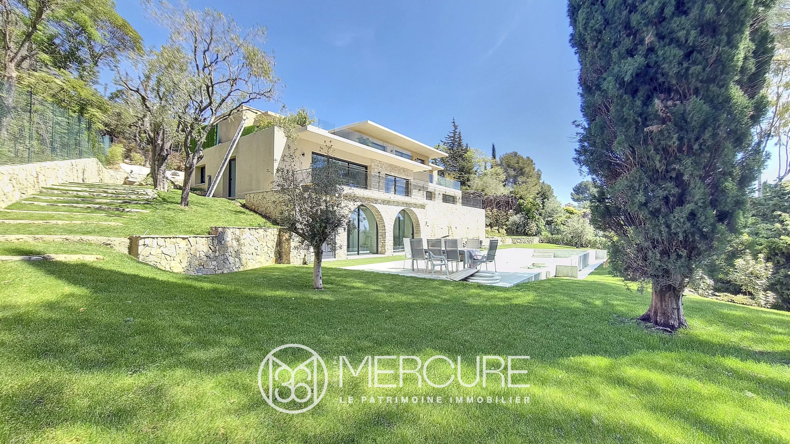 Limite Cannes Vue Mer – Villa d&rsquo;Architecte récente - 21488CA
