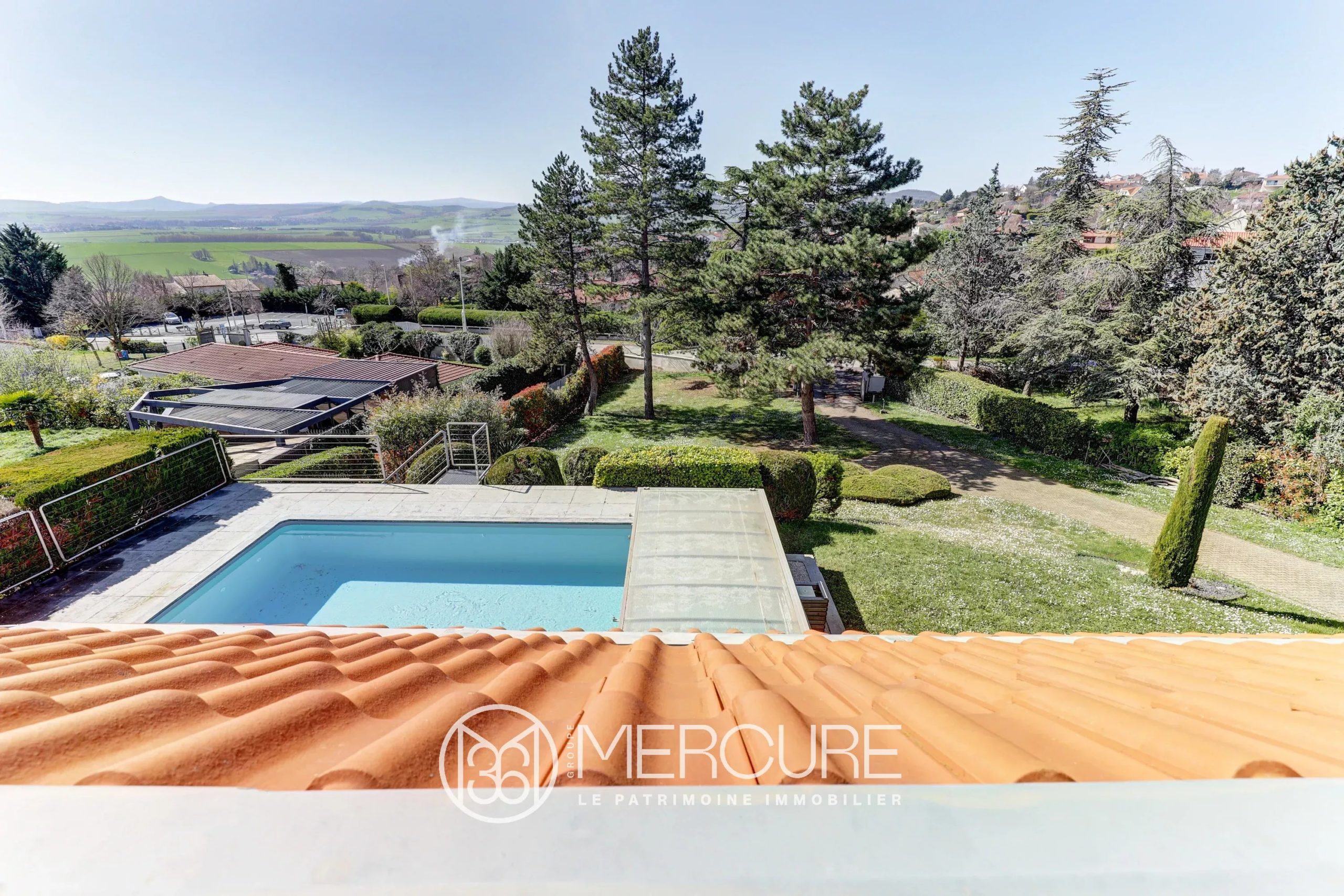 Vue dégagée – Maison 180m² avec terrasse , garage et piscine sur 2996m2 - 21585AU