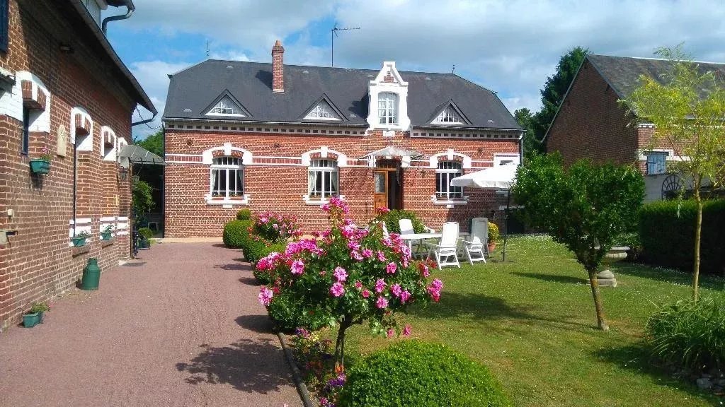 SOMME – 120KM DE PARIS – MAISON DE CARACTERE AVEC DEPENDANCES ET PARC DE 5630M² - 80399PI