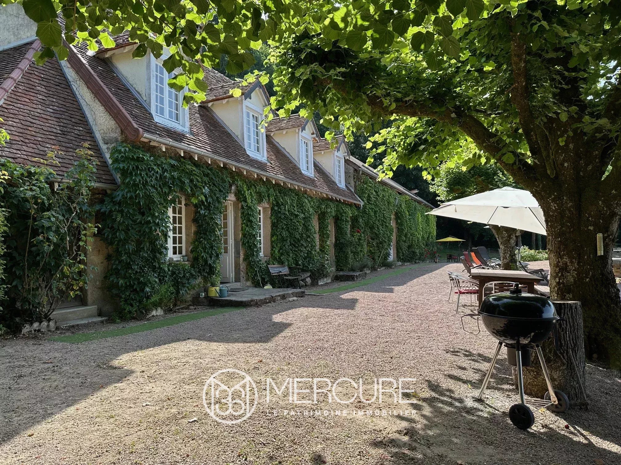 Propriété équestre en pleine forêt avec vue unique et imprenable sur le Morvan - 21462VA
