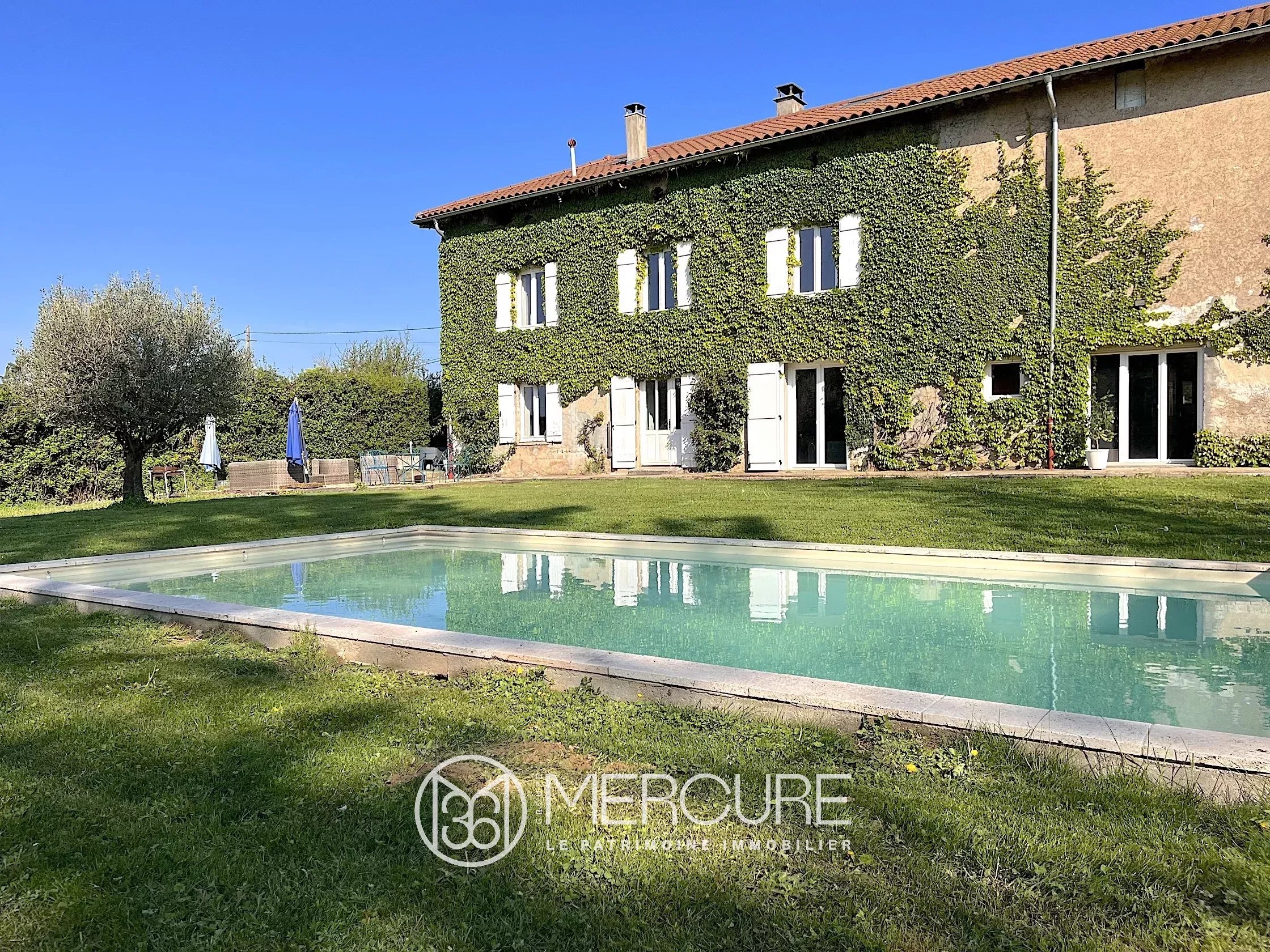 Civrieux en Dombes – Maison de maître avec parc et piscine - 5042LY