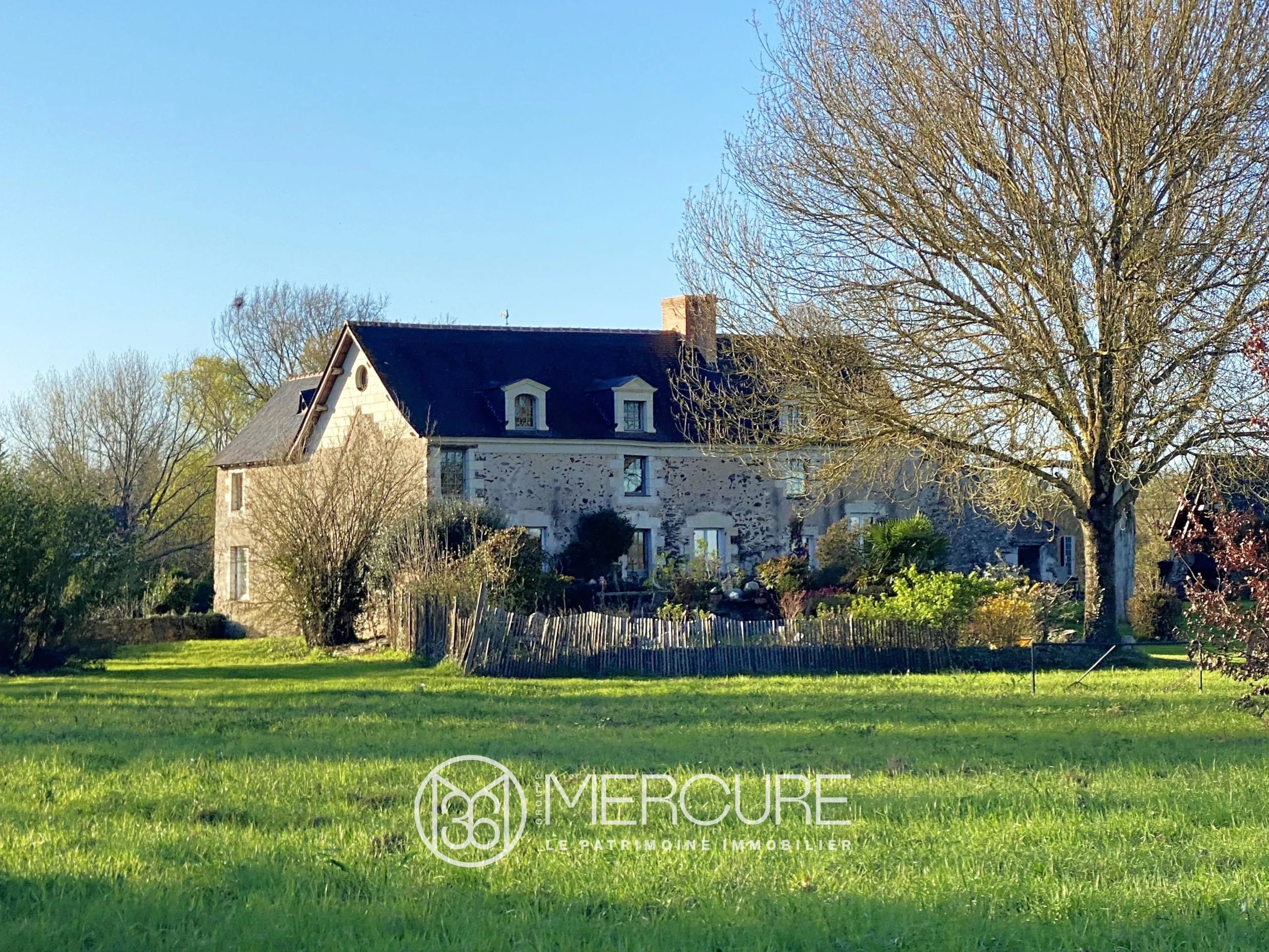 Propriété en bord de Loire sur 1,5 hectare - 2153PL