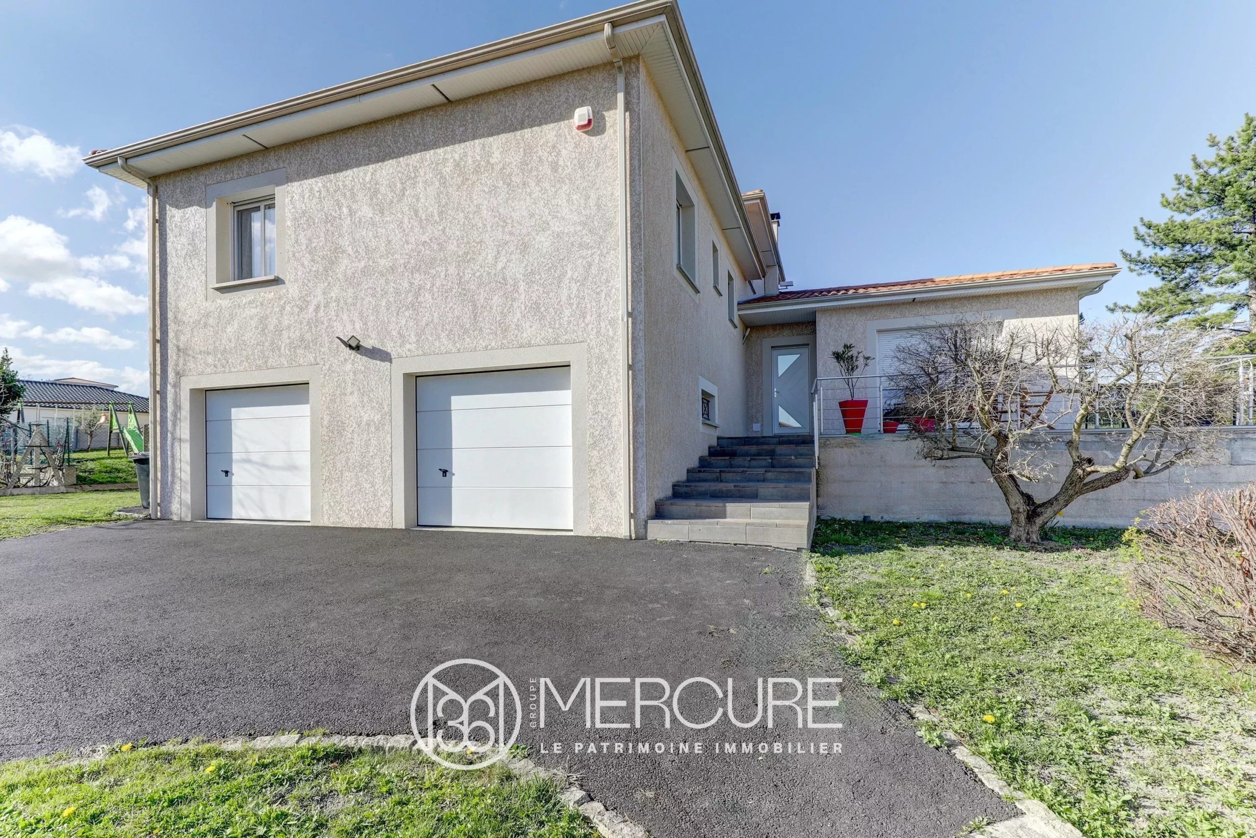 Maison de 200m² sur 1179m², 4ch, terrasses, garages, DPE B+, 5min à pied commerces et écoles - 21575AU