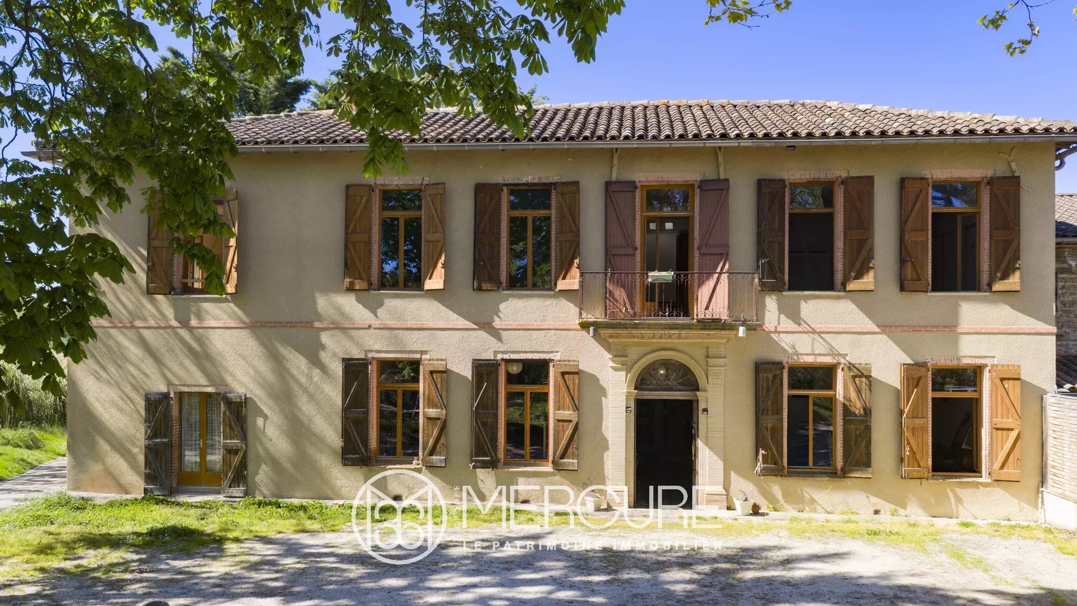 BELLE MAISON AVEC PARC ET PISCINE - 9317TS