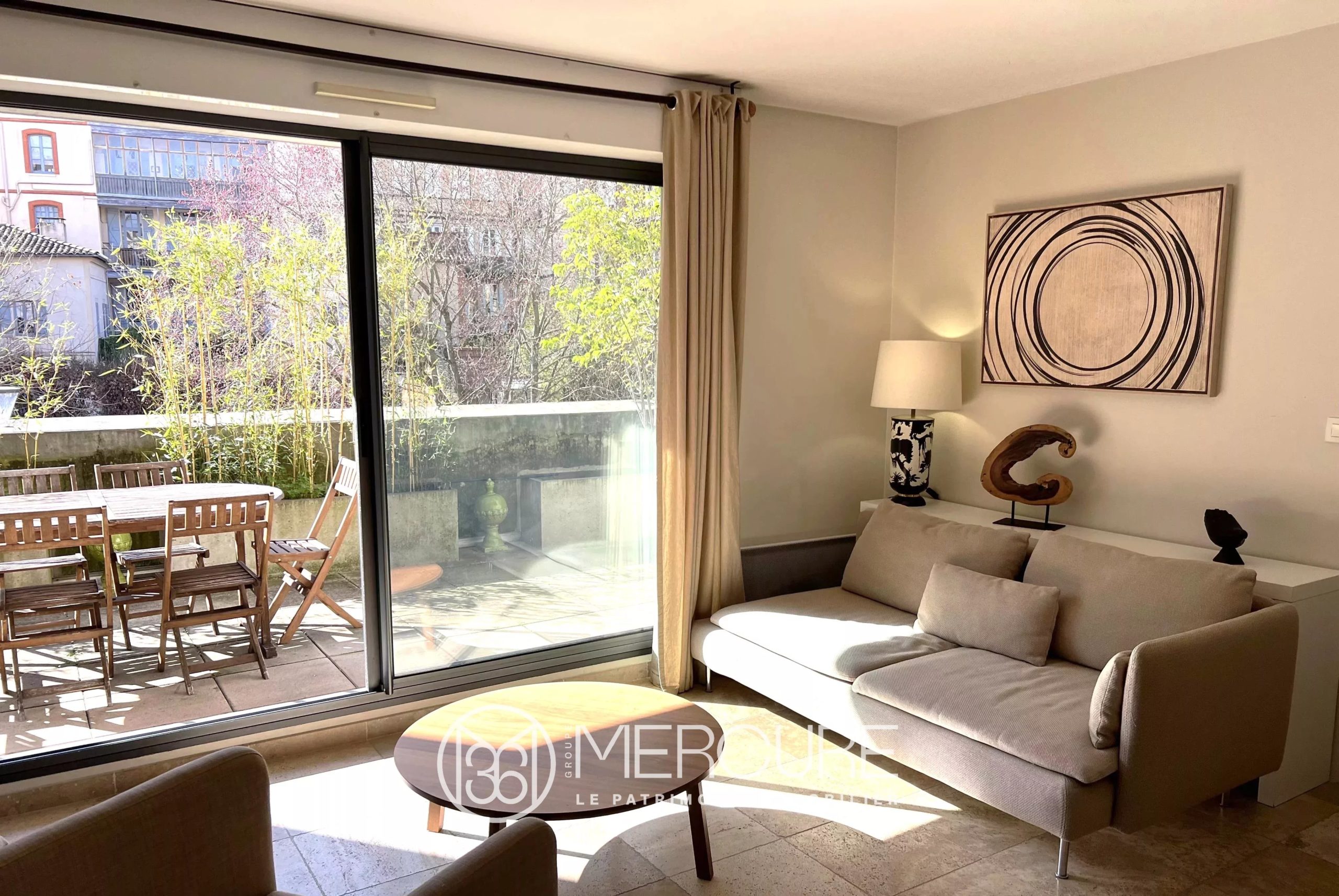 BEL APPARTEMENT T2 AVEC GRANDE TERRASSE - 9320TS