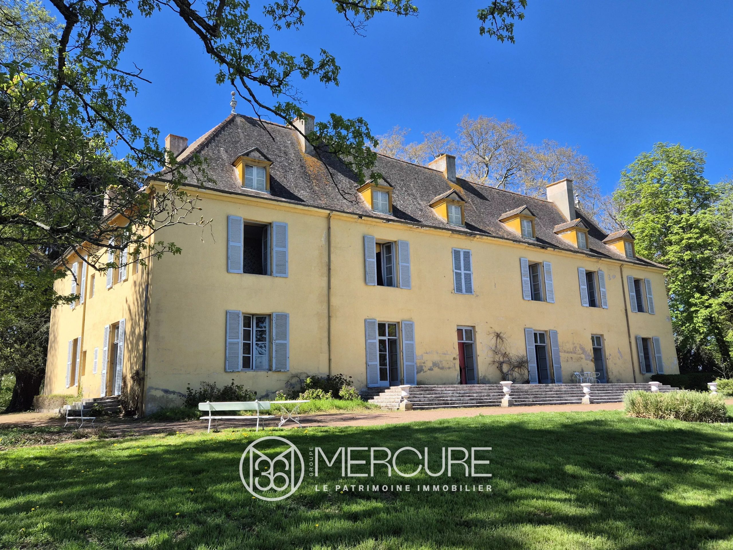 LOIRE – REMARQUABLE PROPRIETE XVII° sur 48 HA - 5058LY