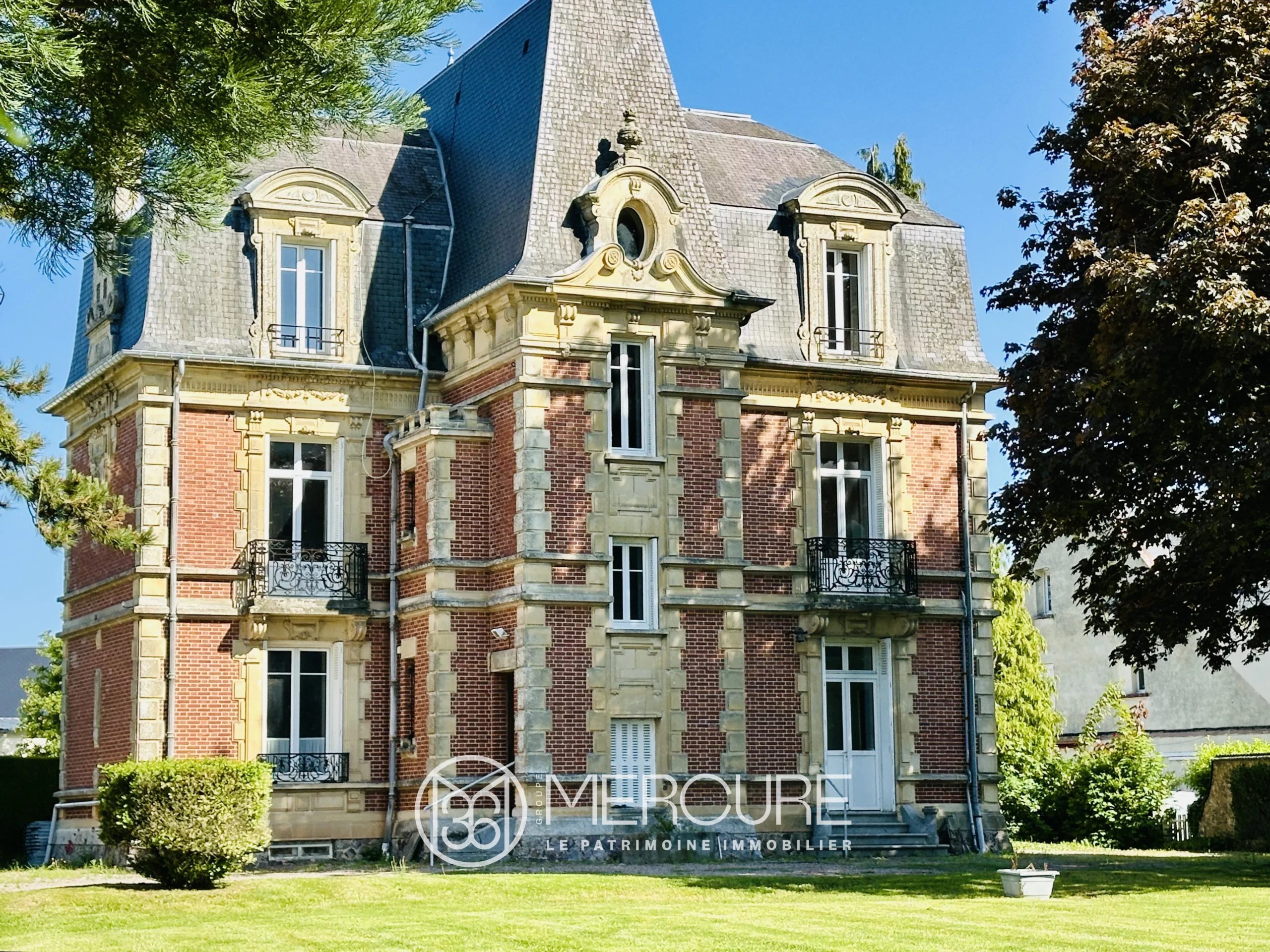 ELEGANTE MAISON BOURGEOISE AU COEUR D&rsquo;UN VILLAGE - 21501NO