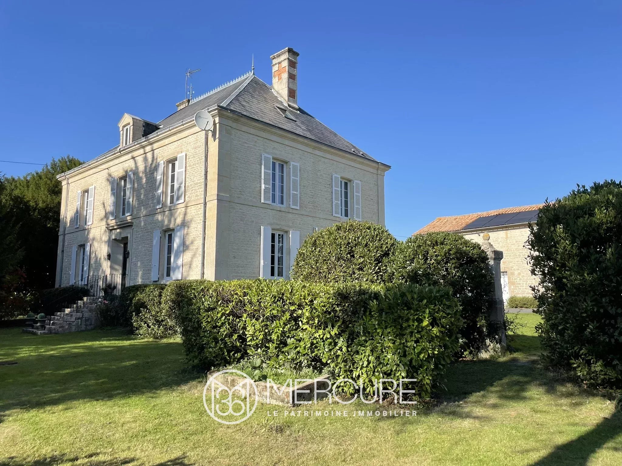 19th C. LOGIS AND OUTBUILDINGS IN MARAIS POITEVIN - 10233PO
