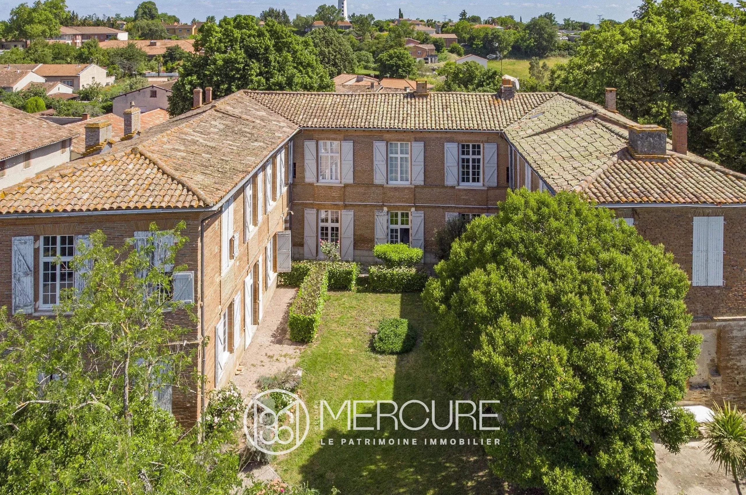 AUTHENTIQUE PROPRIETE DU XVIIe AU COEUR DU VILLAGE - 9189TS