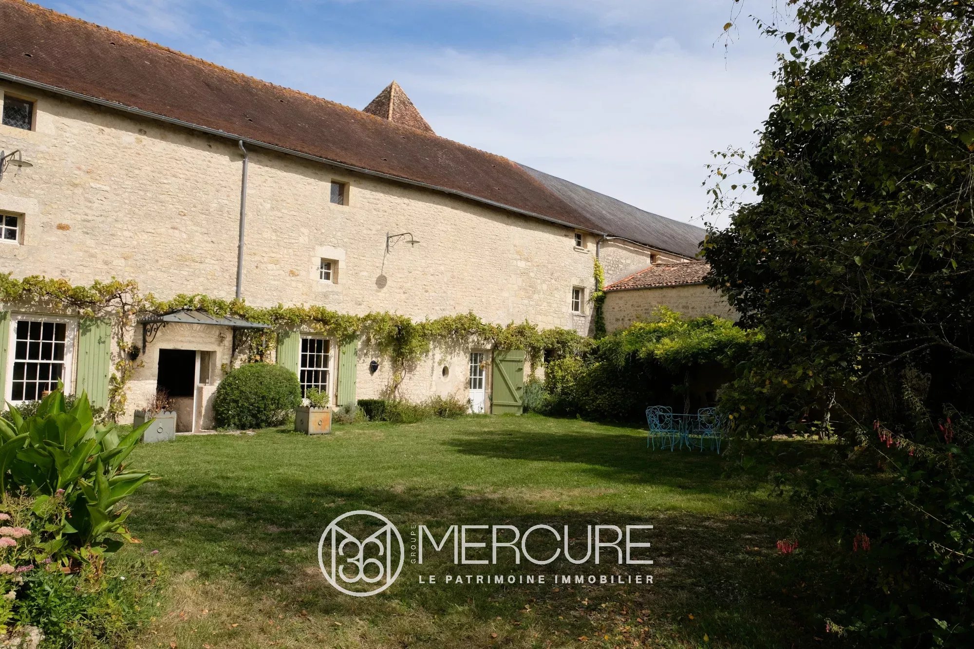 A characterful residence with medieval towers, listed as a Historic Monument - 10367PO