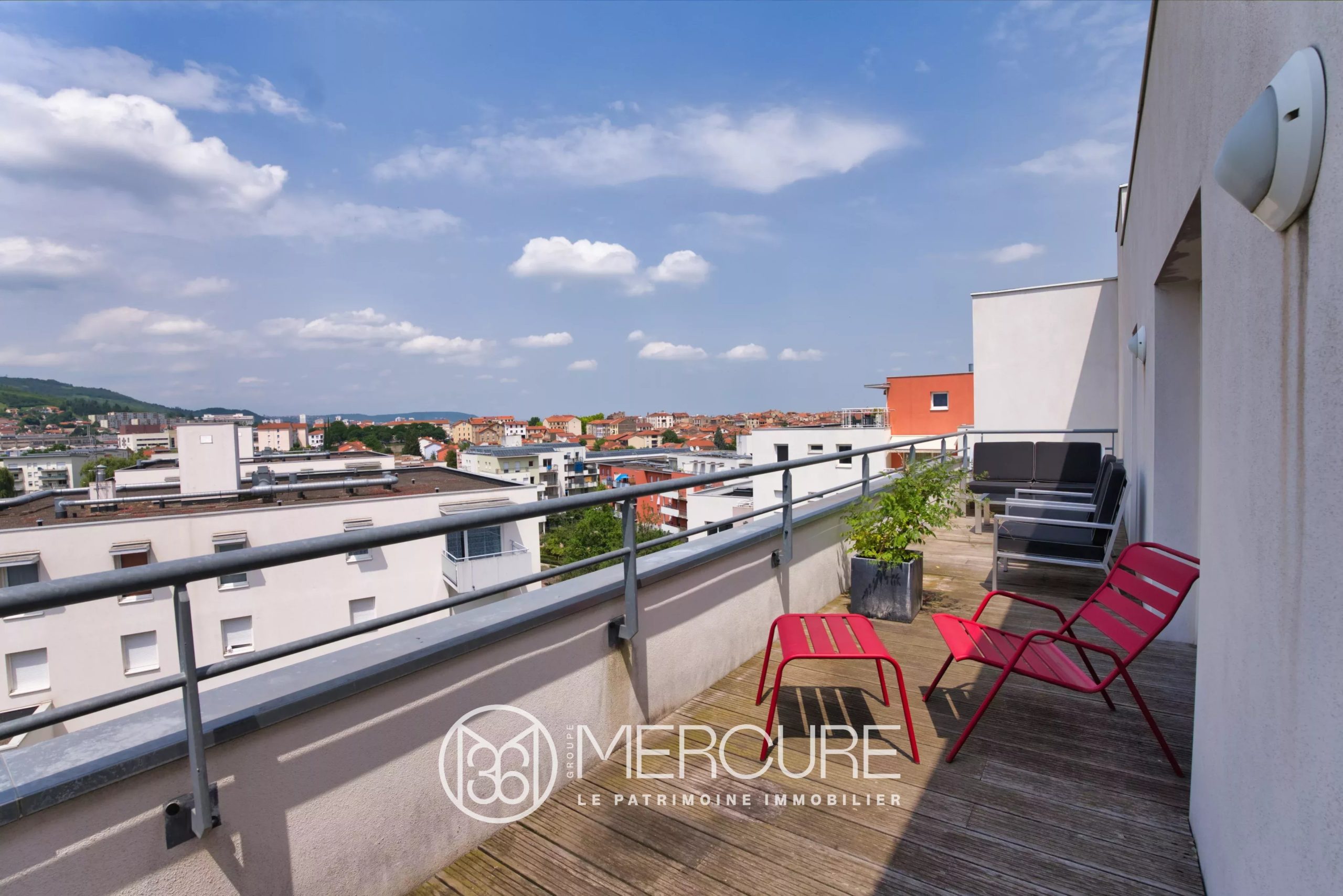 Beau duplex T5 de 150m², 4 chambres, derniers étages, ascenseur, 2 garages, accès PMR, proche transports - 20862AU