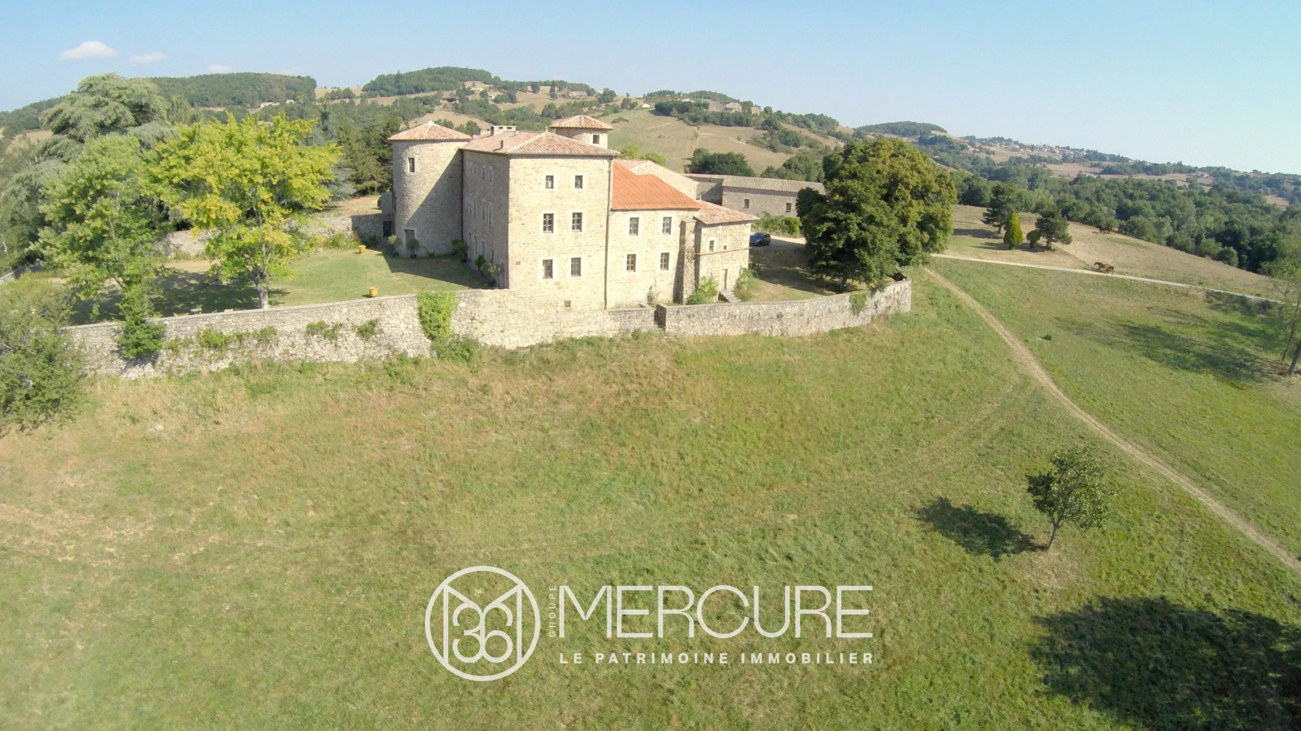 Château XVème siècle sur 25 ha - 5077LY