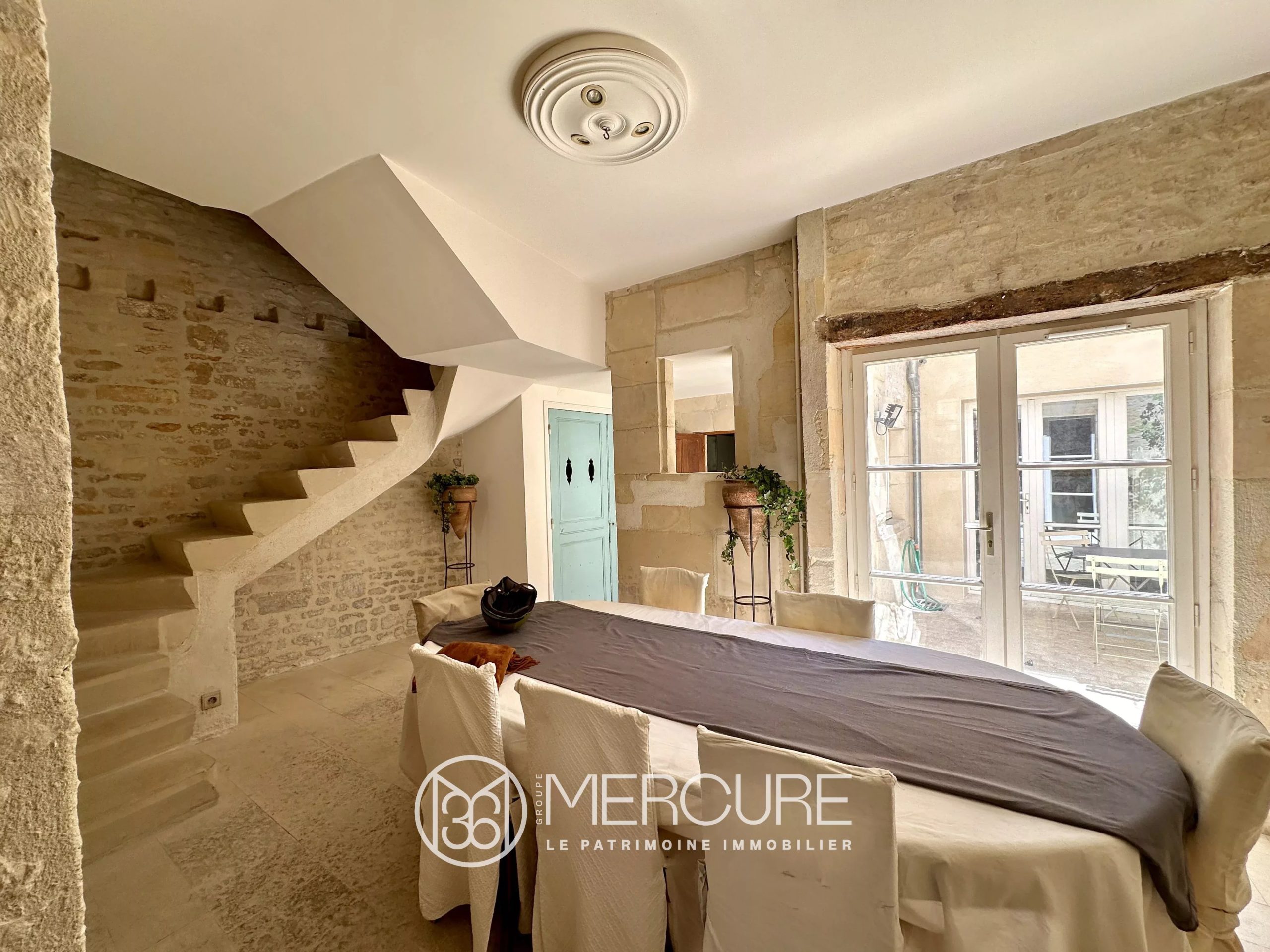 BELLE MAISON DE VILLE AVEC TERRASSE ET COUR - 21626NO