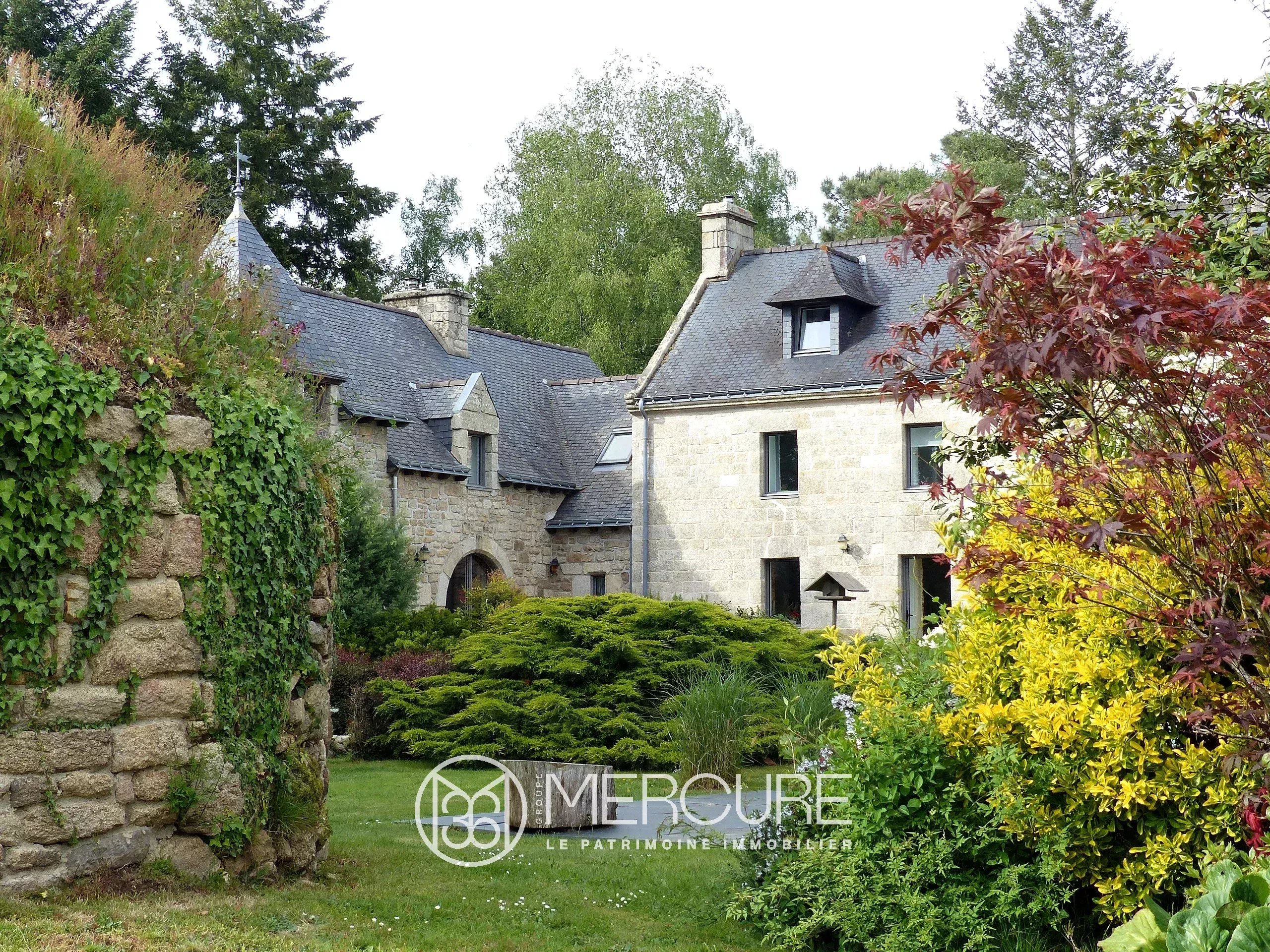 Morbihan, manoir du 18ème avec dépendances, piscine sur plus de 3 hectares. - 21559BR