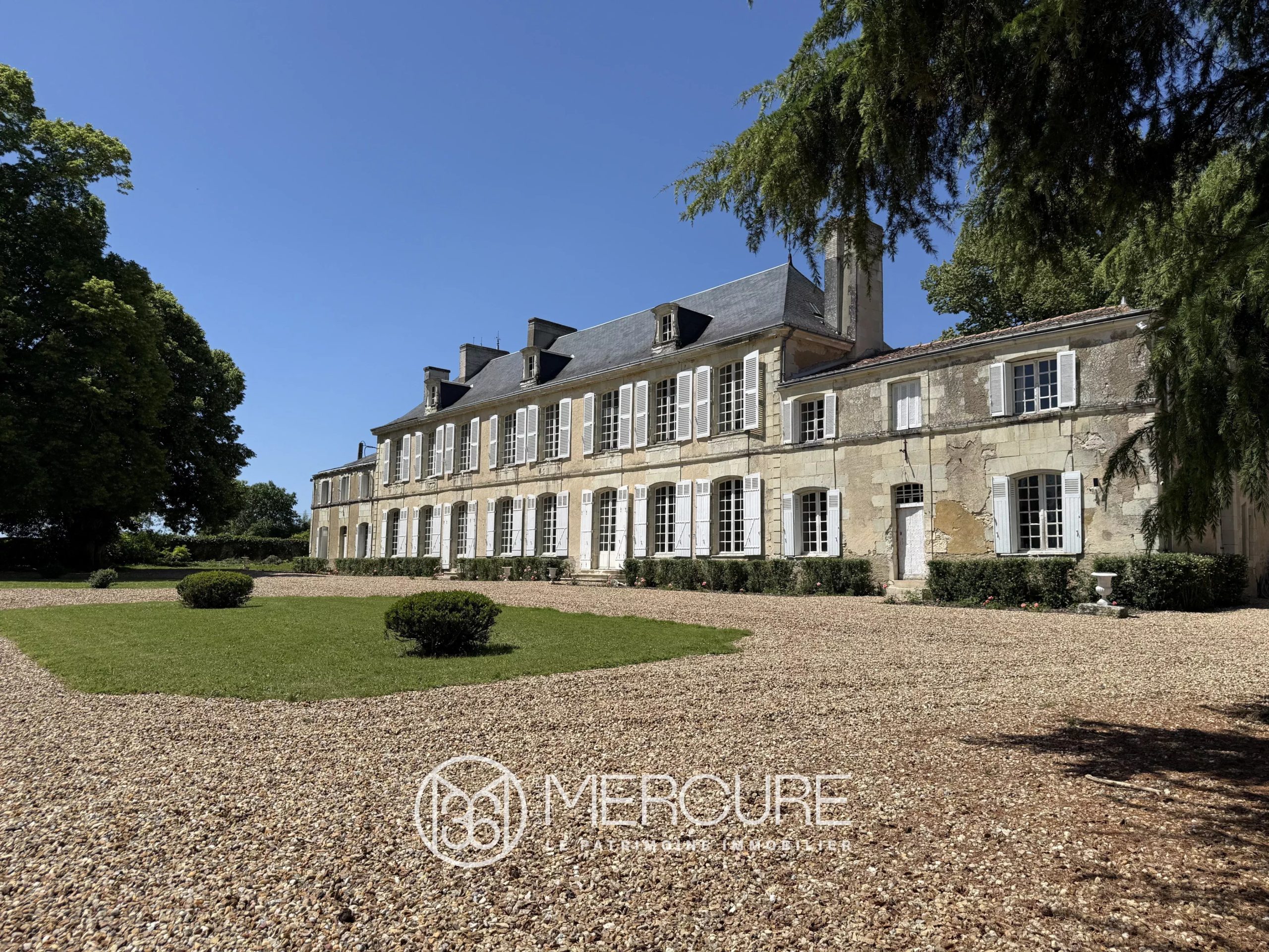 18th C. LISTED CHATEAU WITH CHAPEL - 10370PO