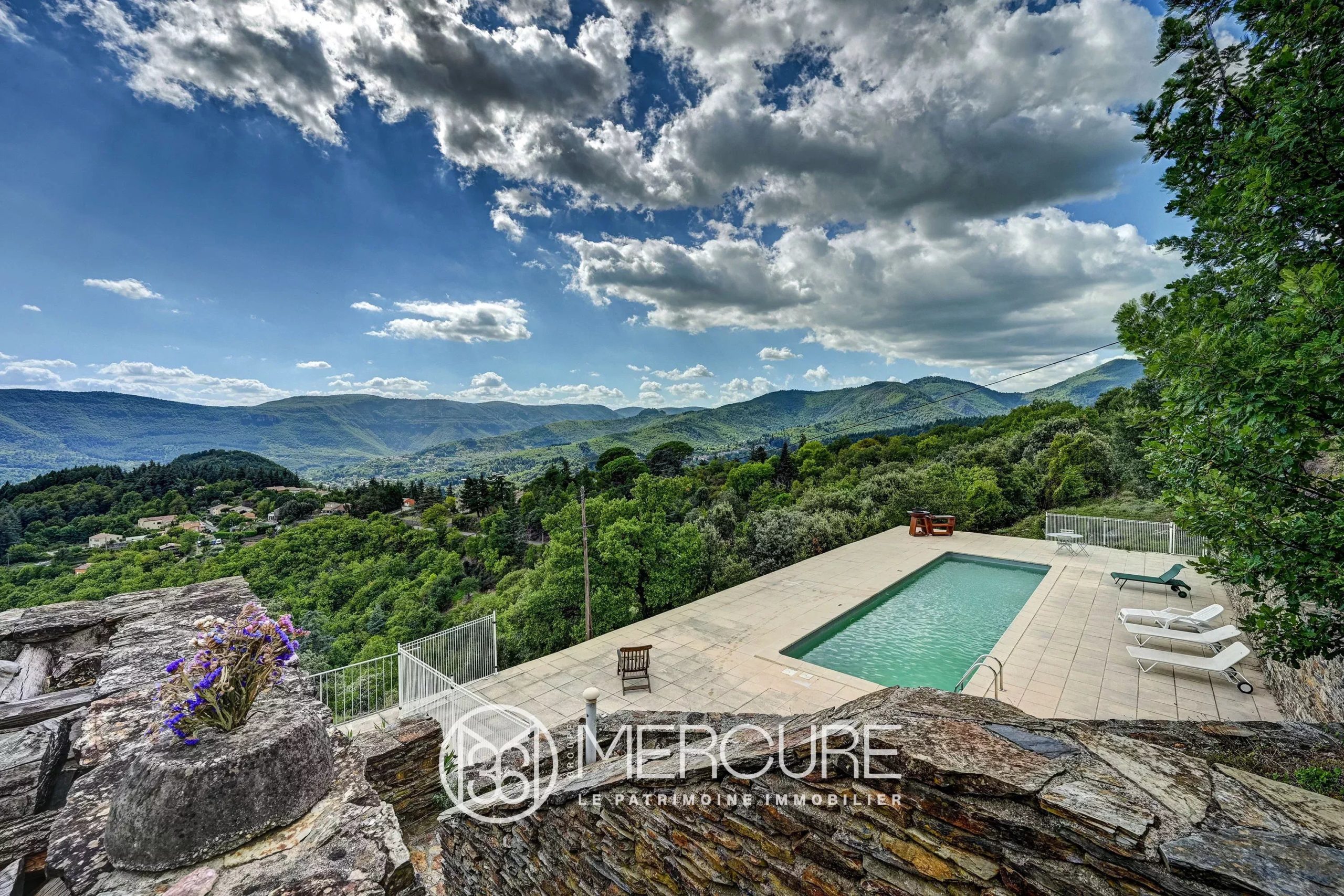 MAS CEVENOL ANCIEN RELAIS DE POSTE SUR 2,5 HECTARES  – VUE PANORAMIQUE - 20211LR
