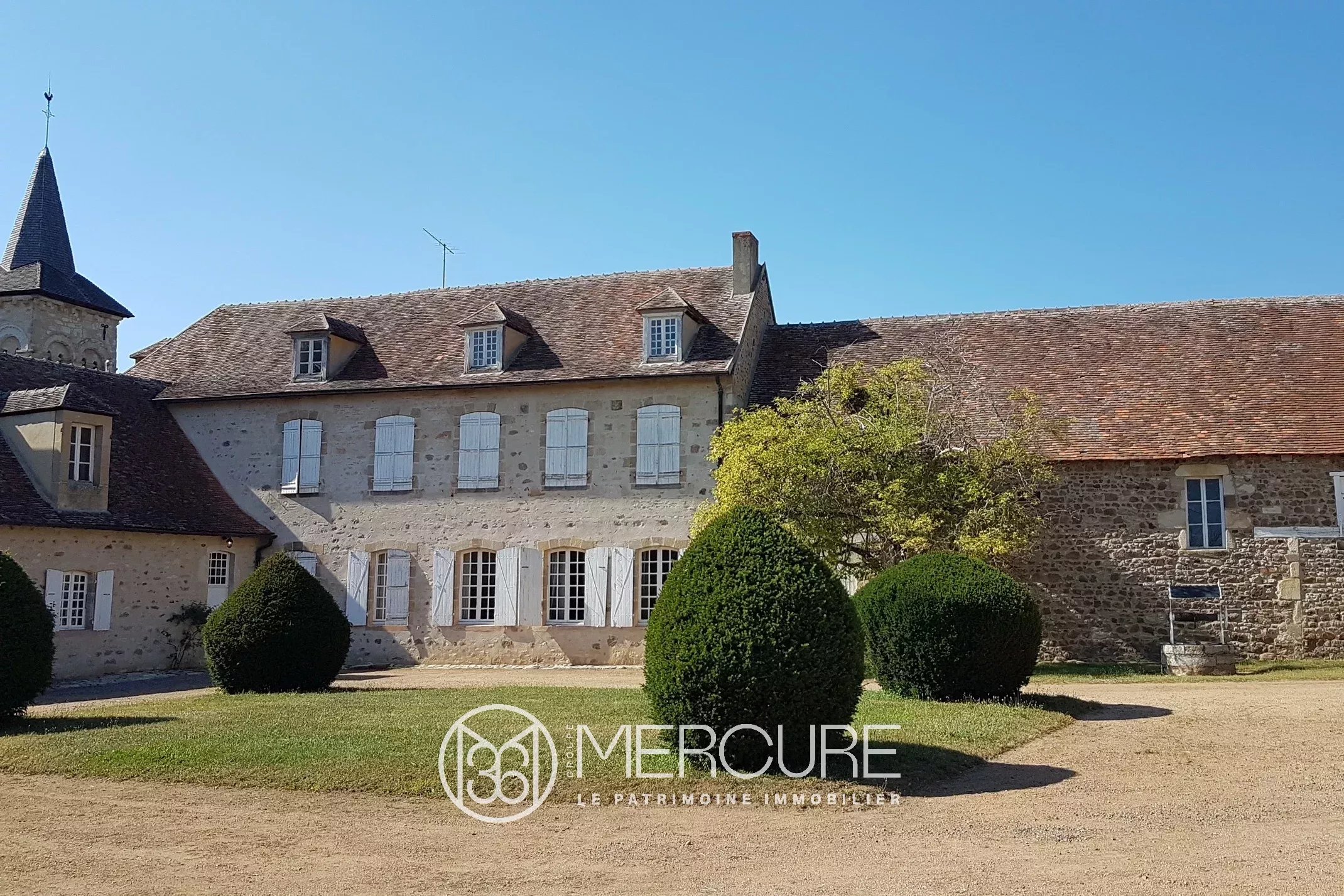 Allier – Propriété de caractère du XVIIᵉ siècle avec vaste domaine - 21621AU