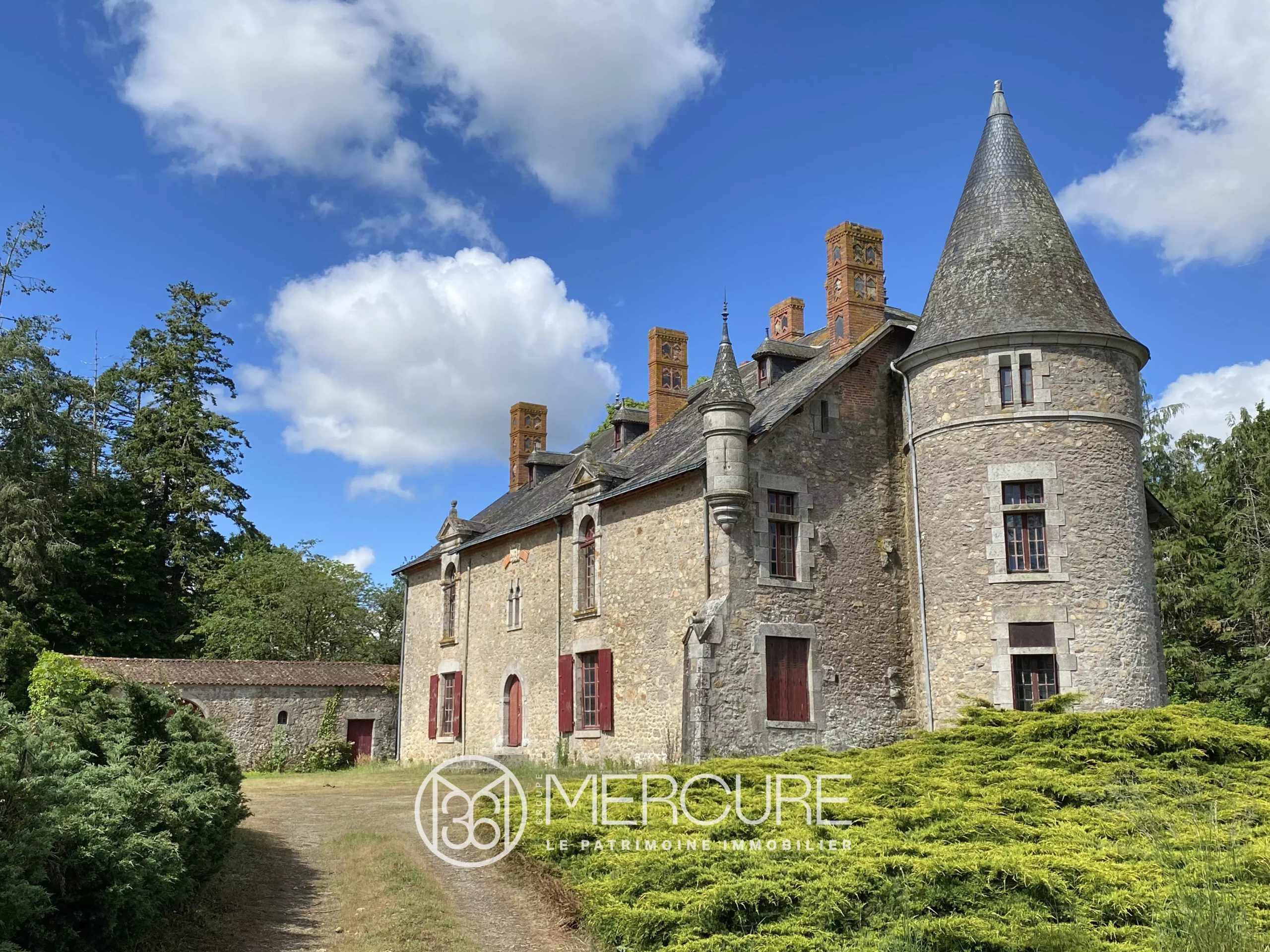 17th-century house in need of restoration on 3 hectares - 10354PO