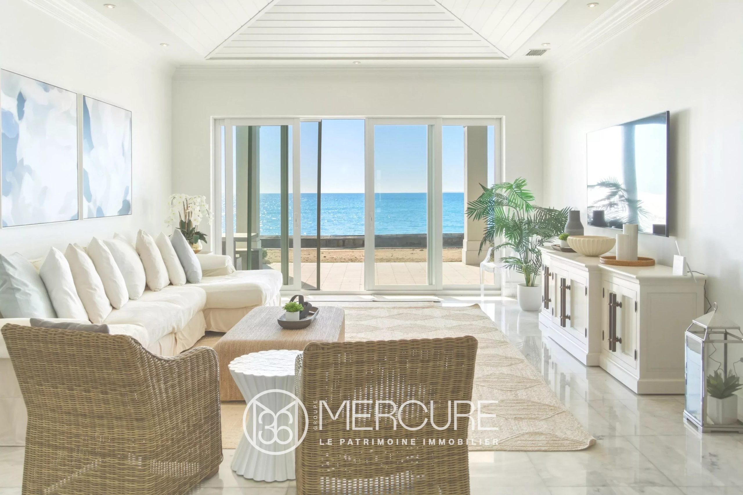 STUNNING BEACHFRONT VILLA - BHM6
