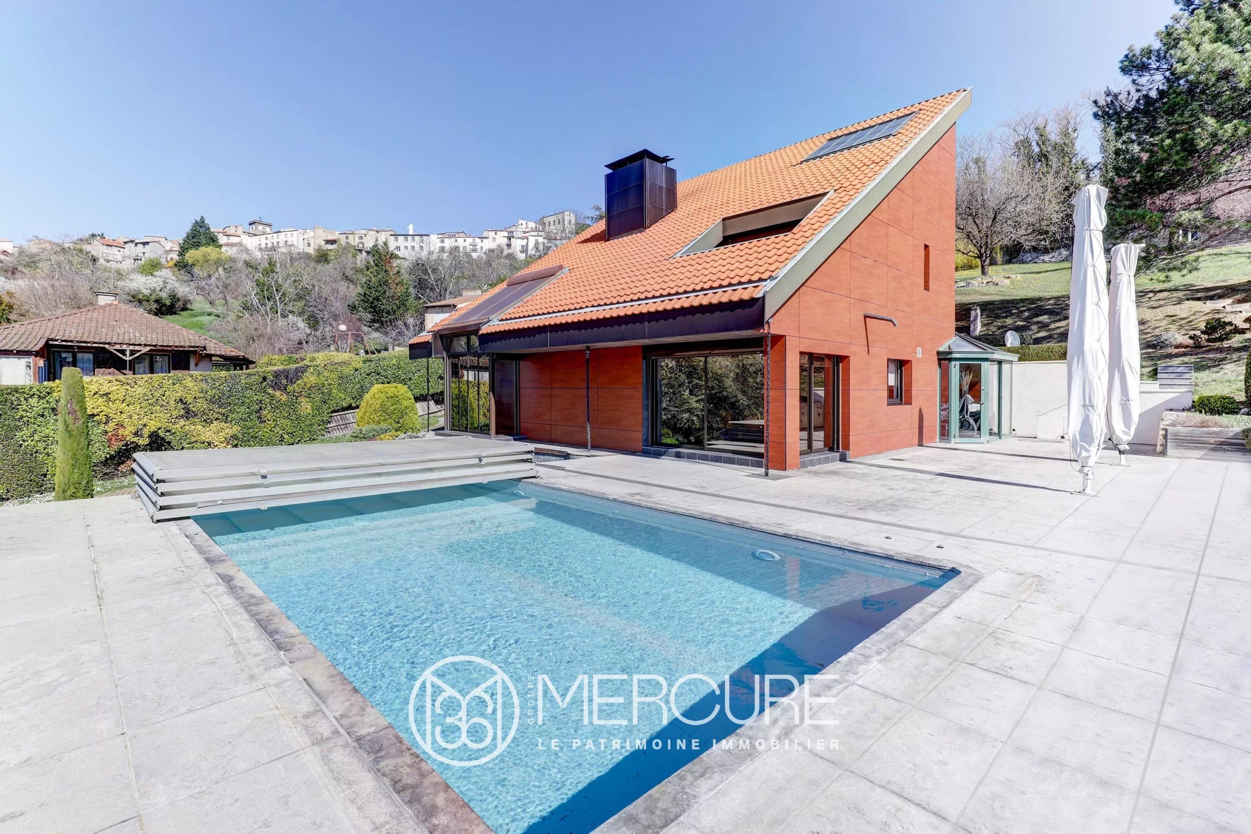 Vue dégagée – Maison 180m² avec terrasse , garage et piscine sur 2996m2 - 21585AU