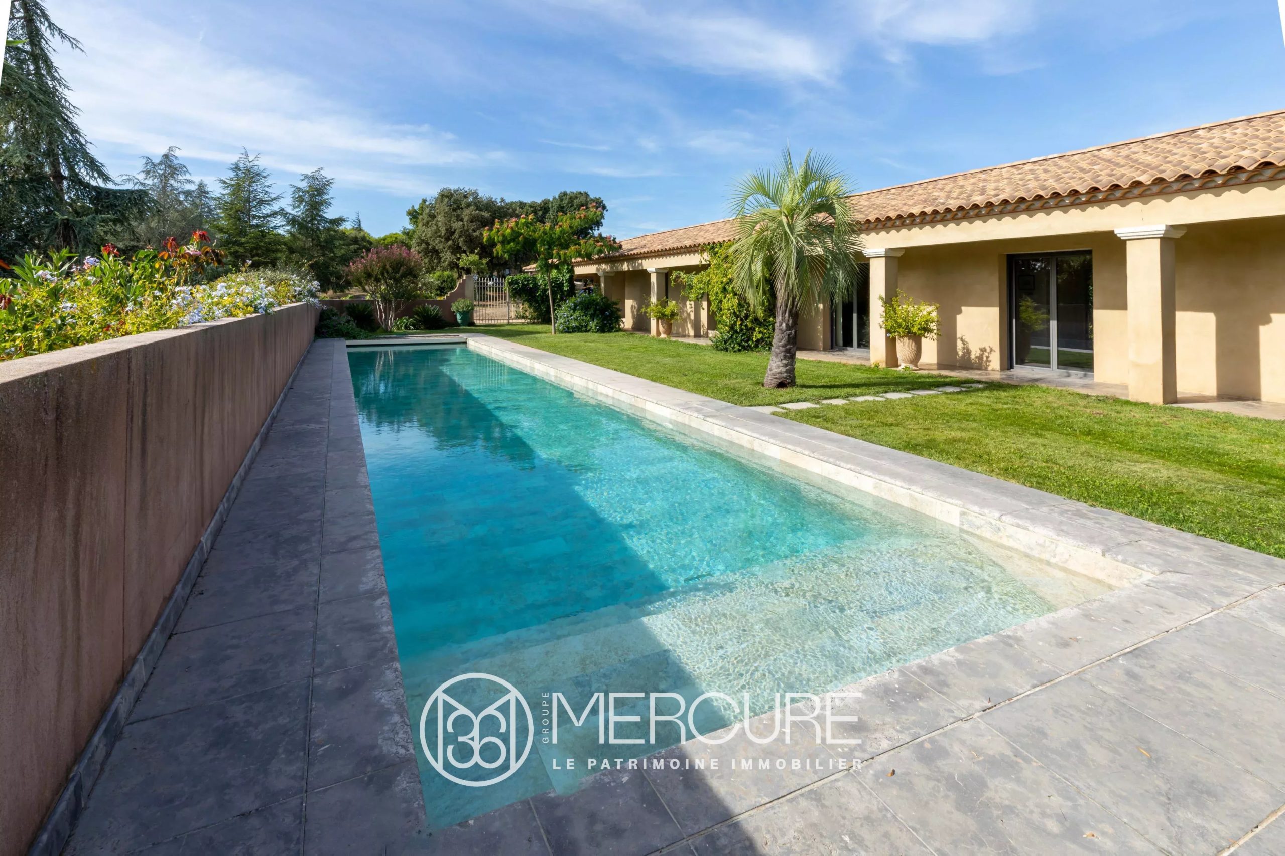 HERAULT AUX PORTES DE MONTPELLIER EXCEPTIONNELLE PROPRIETE CONTEMPORAINE ET SON VIGNOBLE - 21393LR
