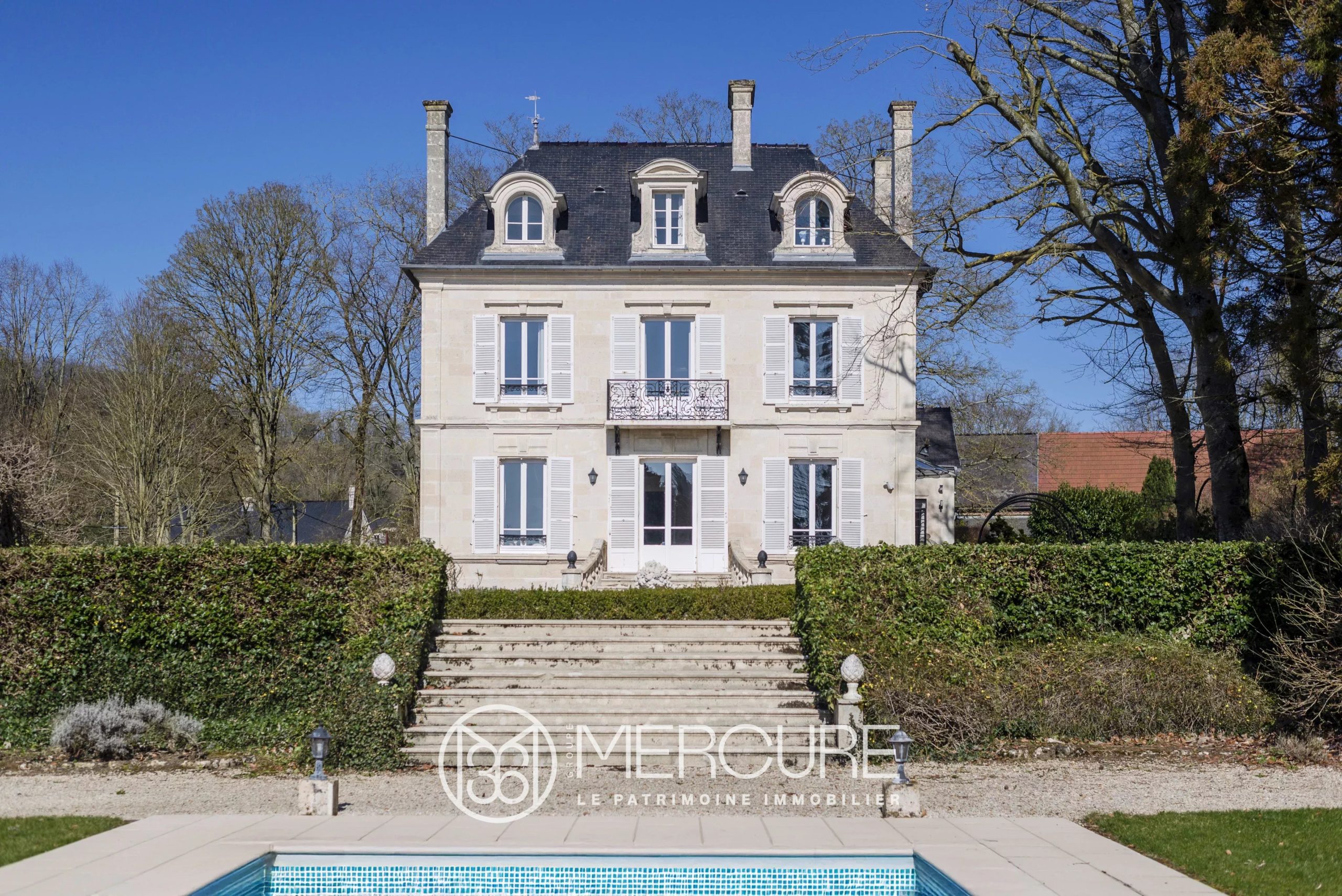 Oise – Manor house, outbuilding, swimming pool and enclosed park - 