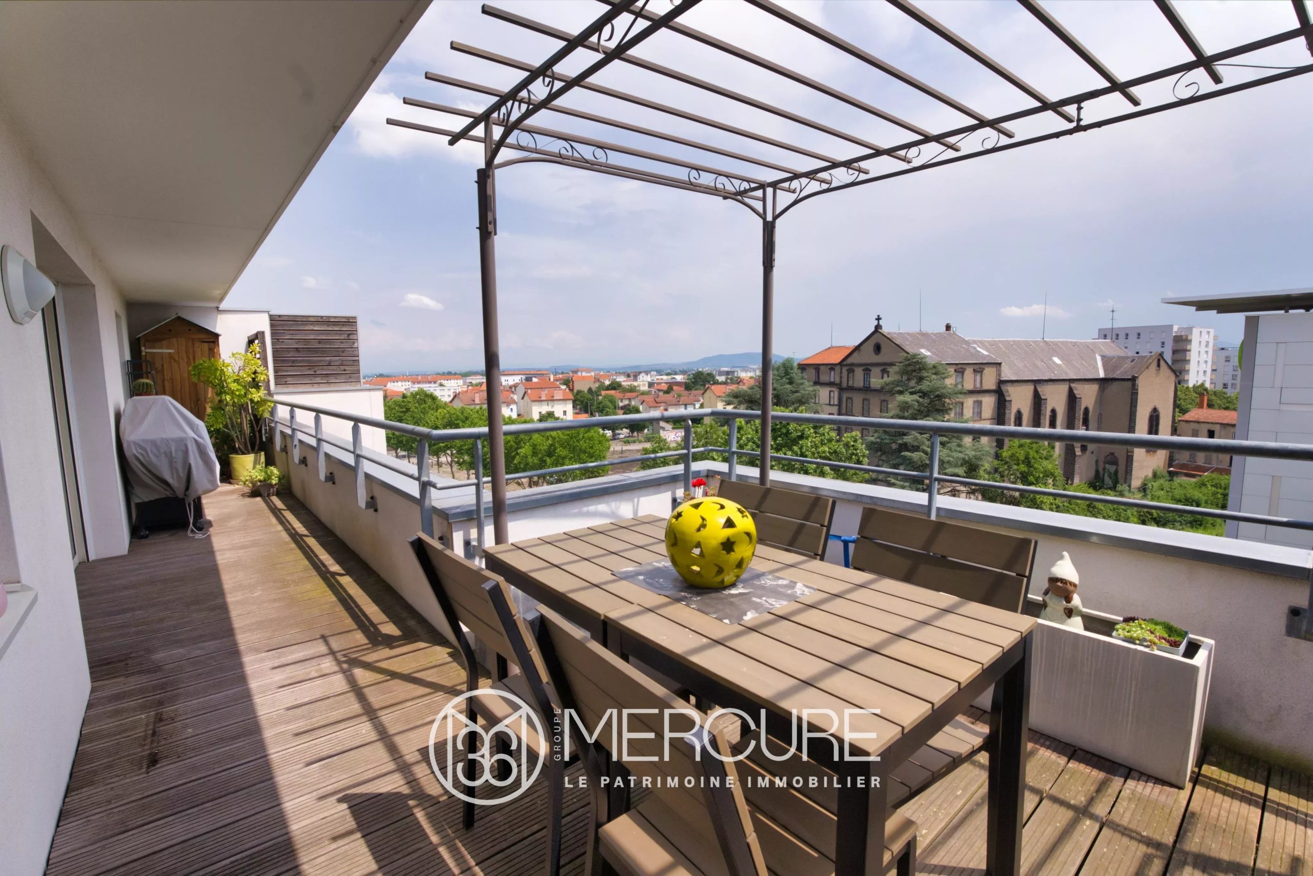 Beau duplex T5 de 150m², 4 chambres, derniers étages, ascenseur, 2 garages, accès PMR, proche transports - 20862AU