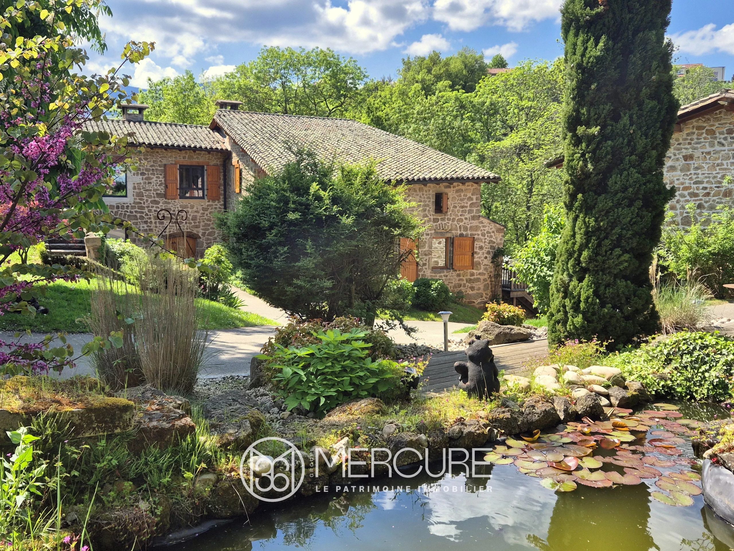 430 m² property with character - 4932LY