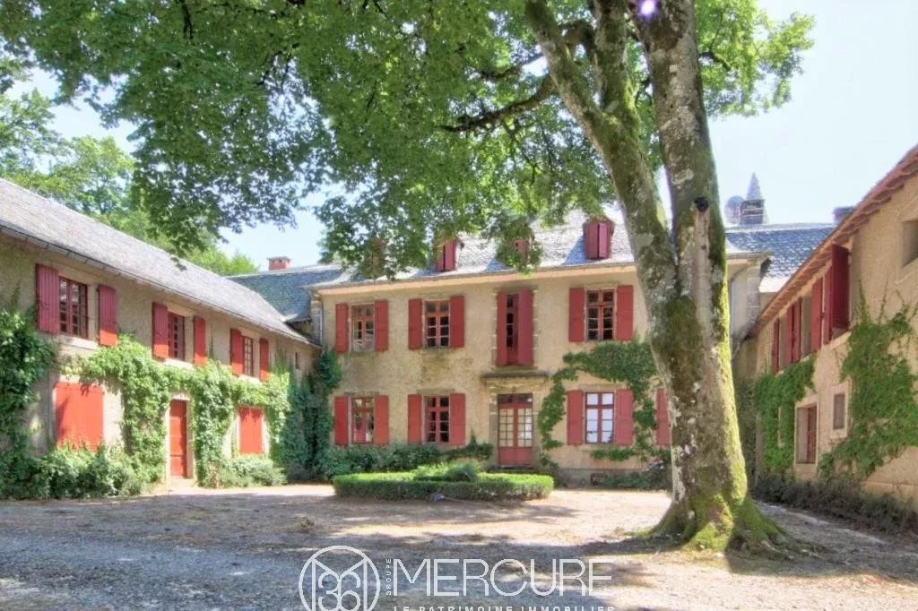 CHATEAU WITH OUTBUILDING AND PARK - 9355TS