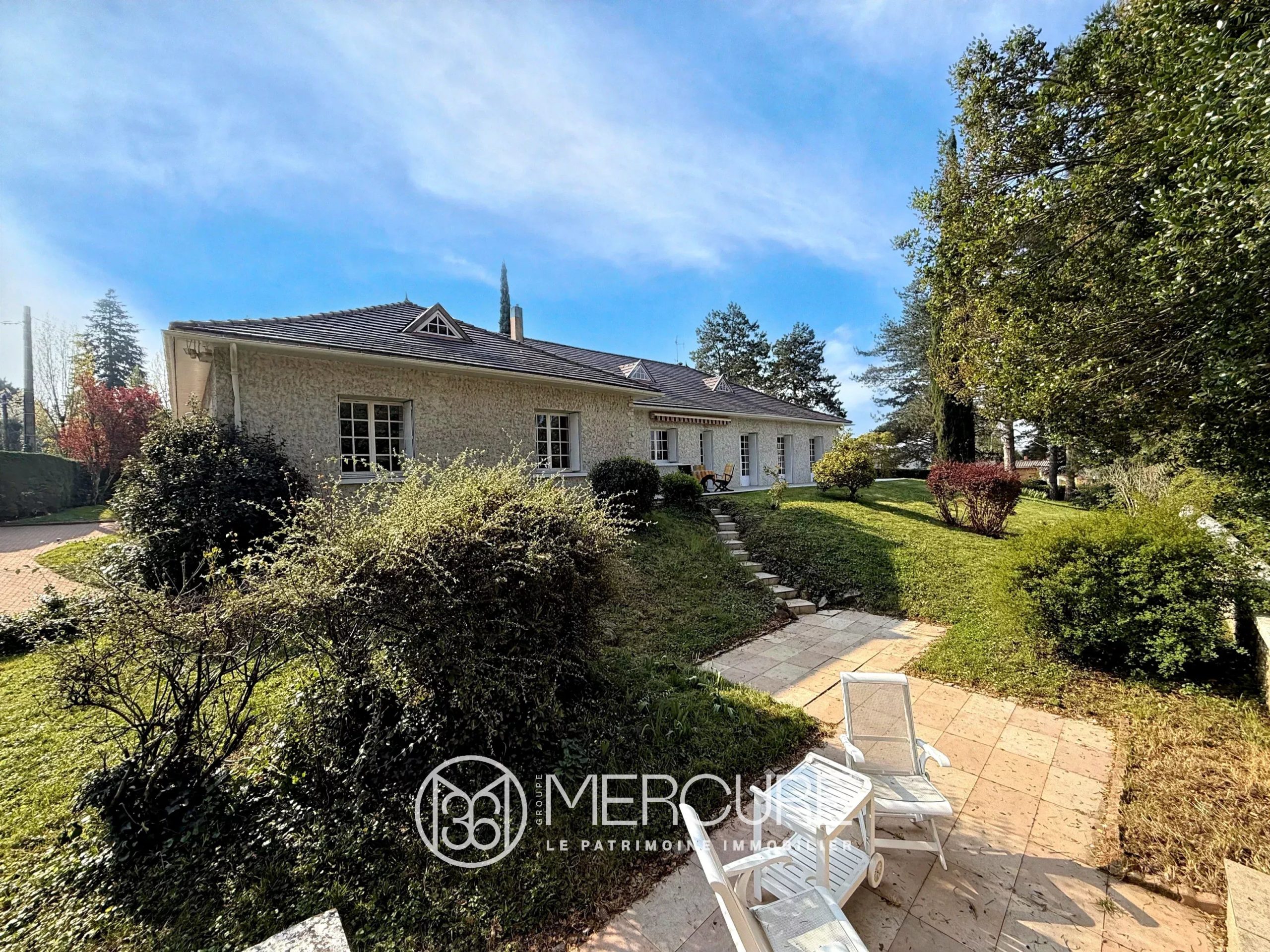 HOUSE WITH GARDEN - 10331PO
