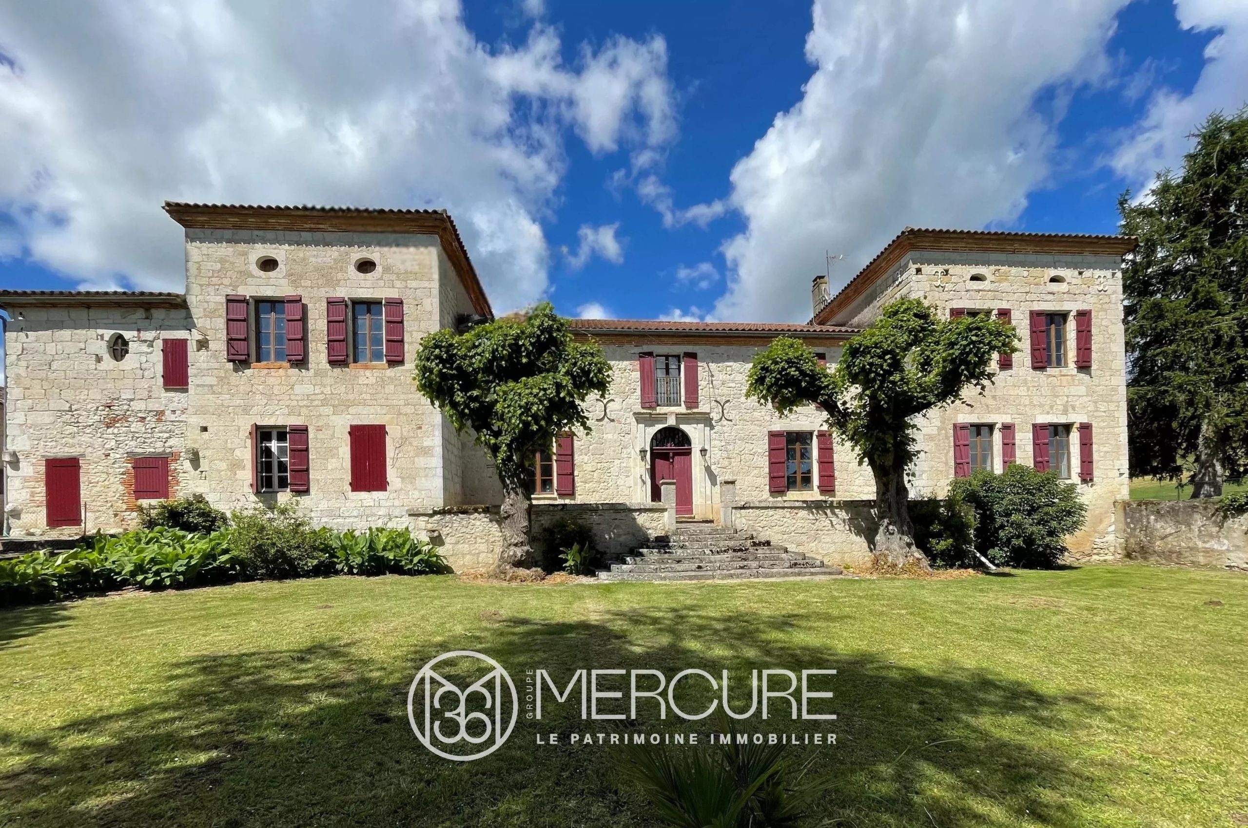 STUNNING 18TH-CENTURY MANOR HOUSE - 9364TS