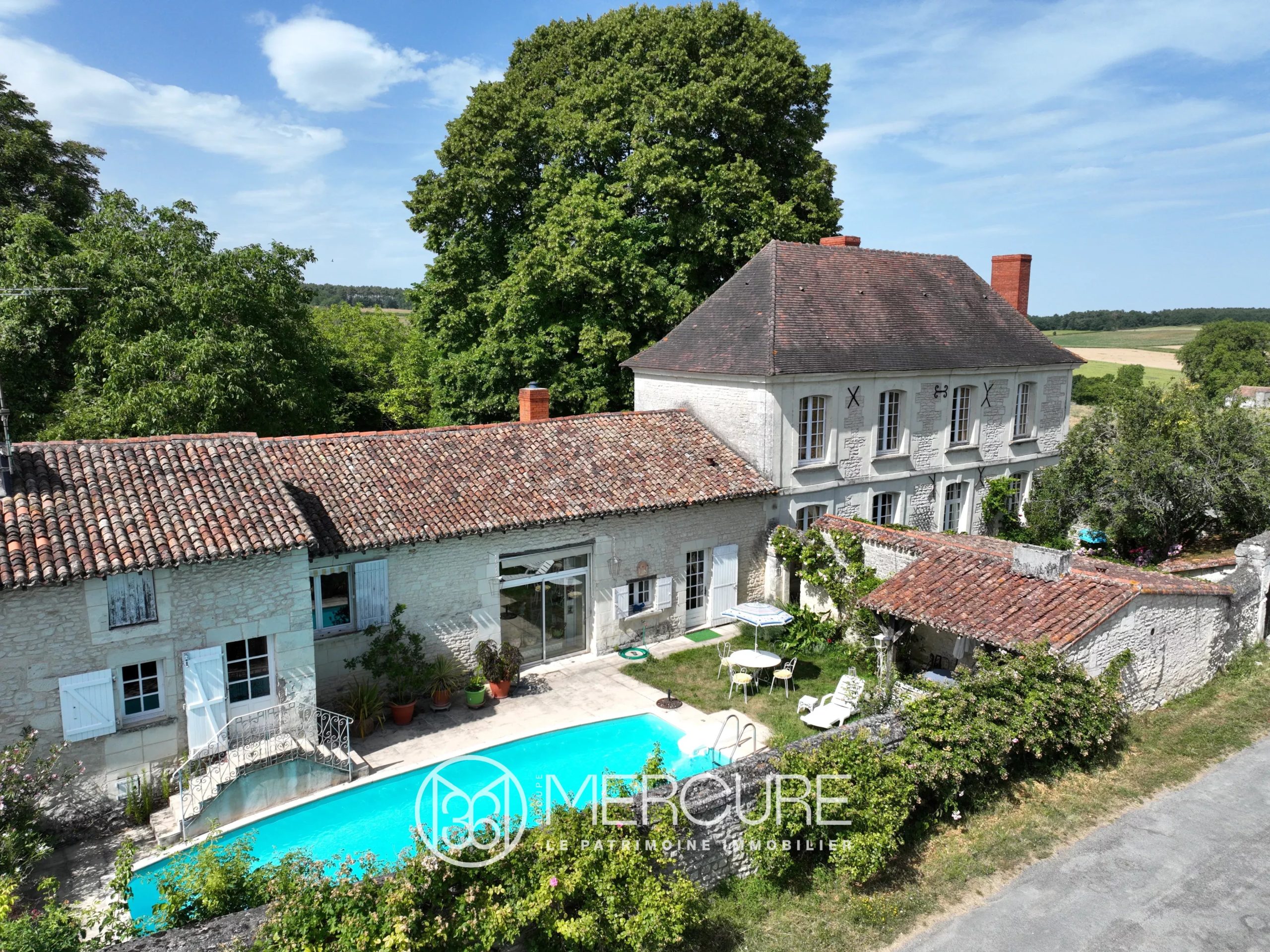 Élégante propriété du XVIIe siècle au cœur d&rsquo;un écrin de verdure – Proche Châtellerault - 10388PO