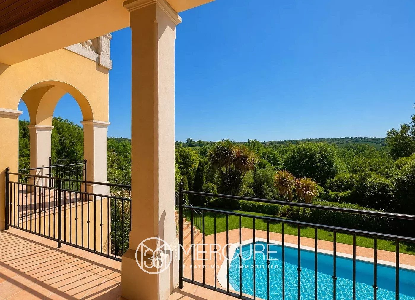 VILLA MEDITERANNENNE – PISCINE -JARDIN – CALME SANS VIS A VIS - 9352TS