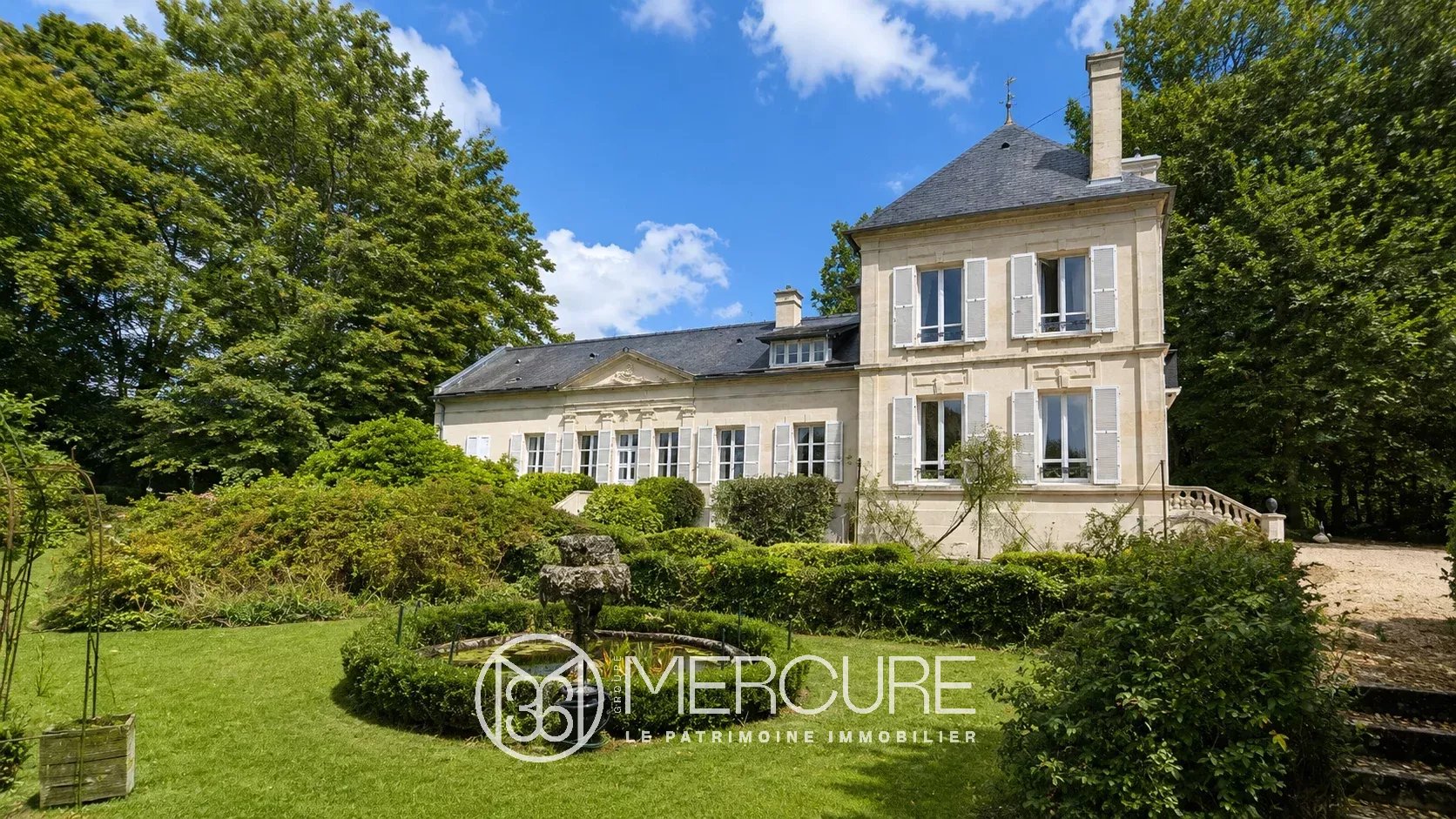 Manor house, outbuilding, swimming pool and enclosed park - 80623P2