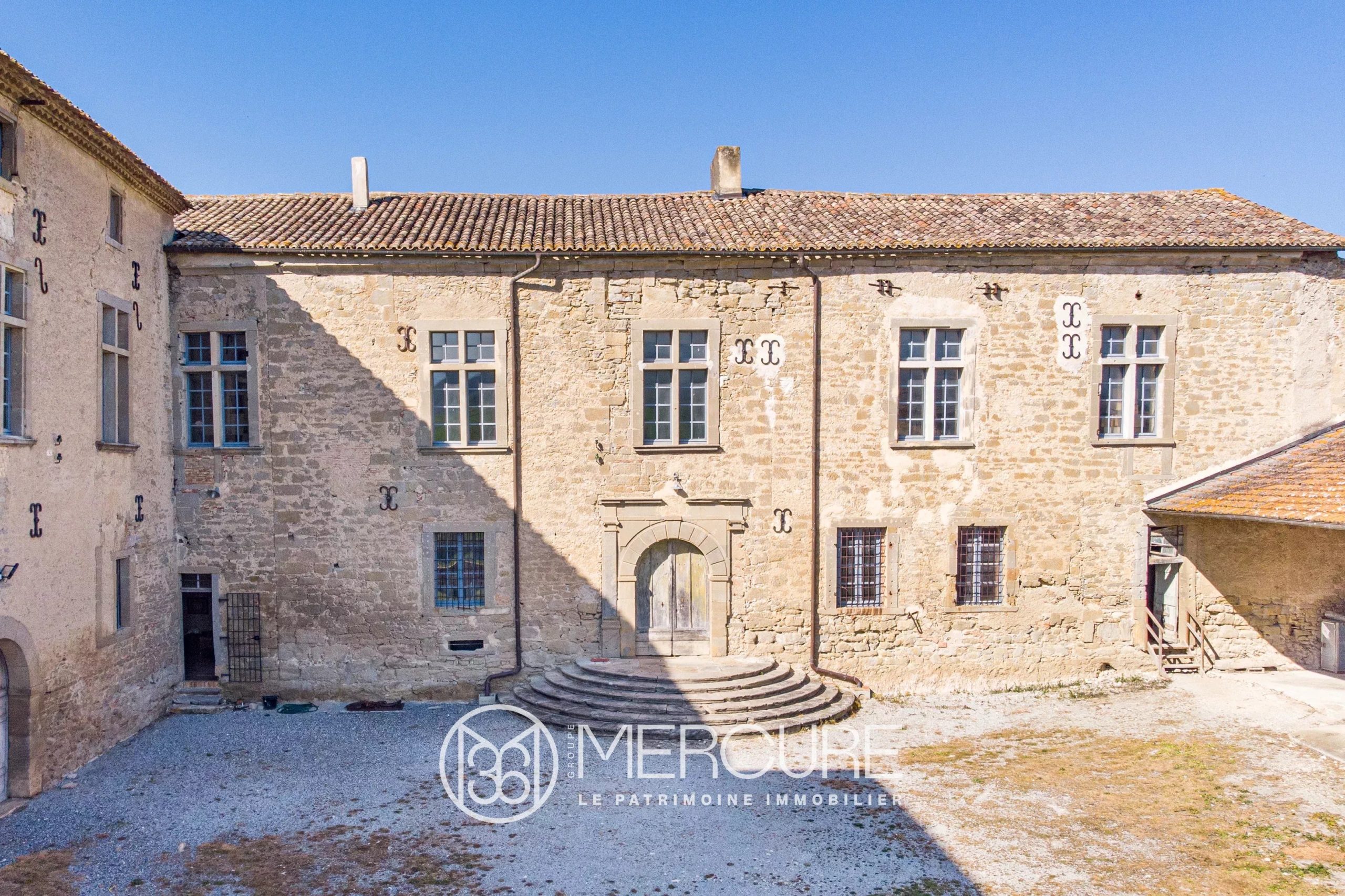 South of France, magnificent 15th-century medieval chateau - 9135TS