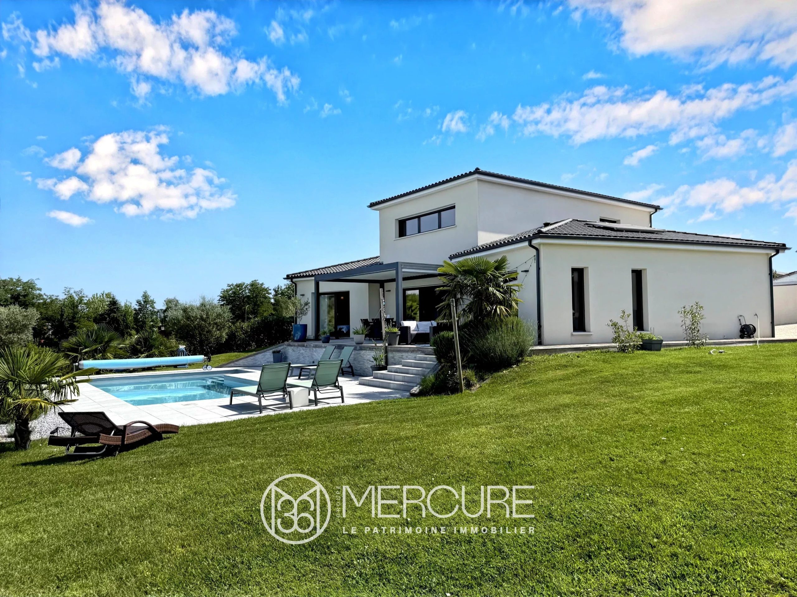MAISON D&rsquo;ARCHITECTE avec PISICNE sur JARDIN de 3.000 M² - 10382PO