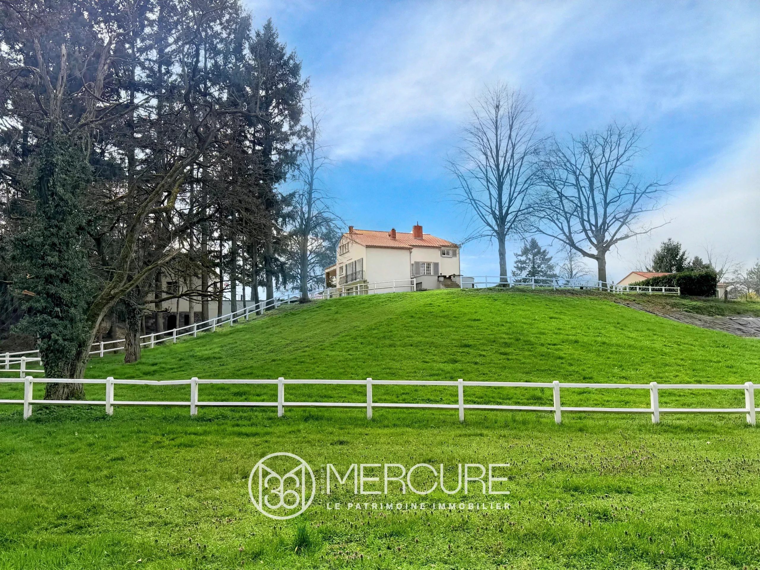 Propriété d&rsquo;exception – 325 m² hab– Parc de 1ha35- 15 min Clermont - 21549AU